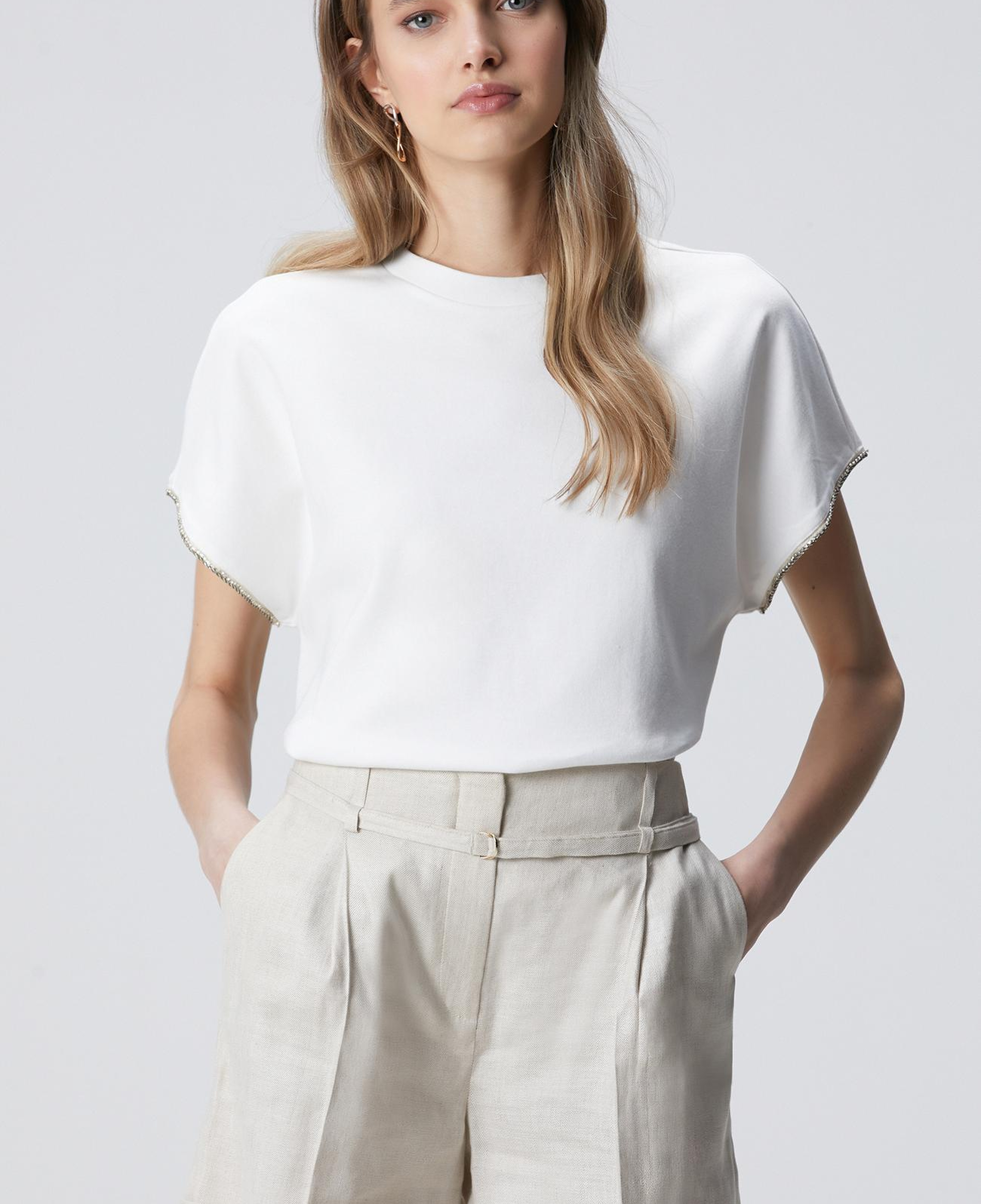Network Kadın Kırık Beyaz Kol Ucu Taş Detaylı T-shirt