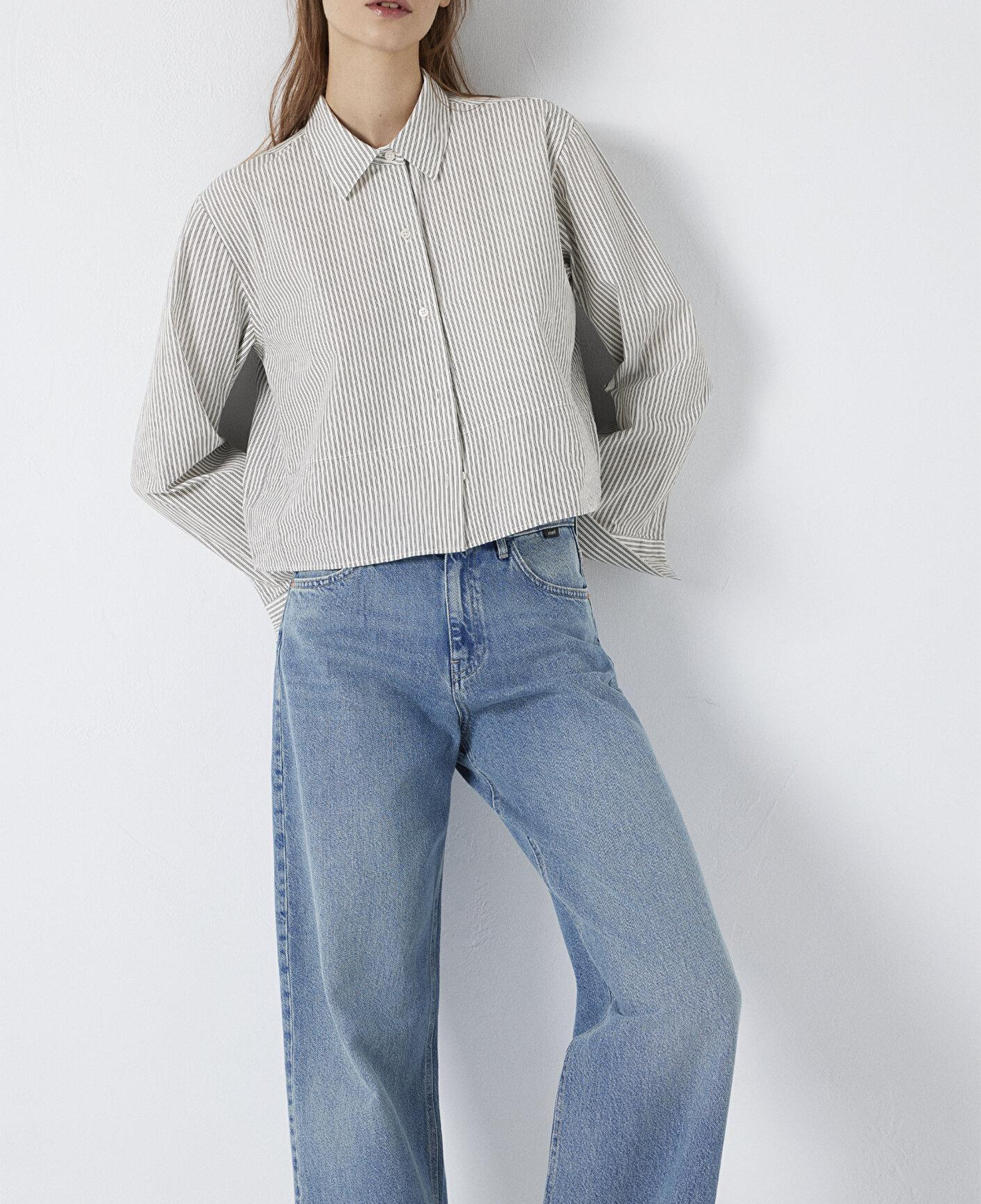 Mavi Çizgili Beyaz Gömlek Loose Fit / Bol Rahat Kesim 1211394-84014