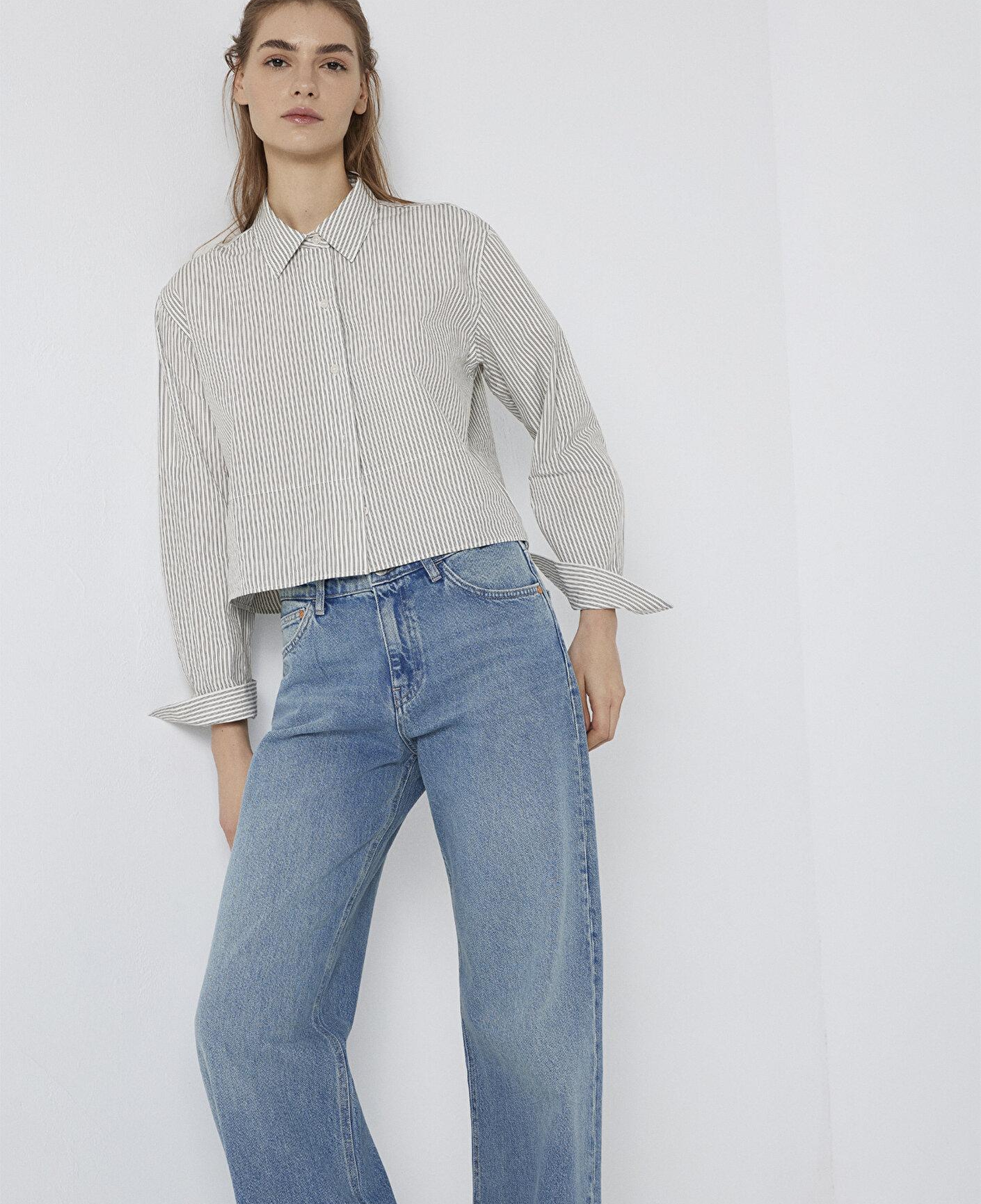 Mavi Çizgili Beyaz Gömlek Loose Fit / Bol Rahat Kesim 1211394-84014