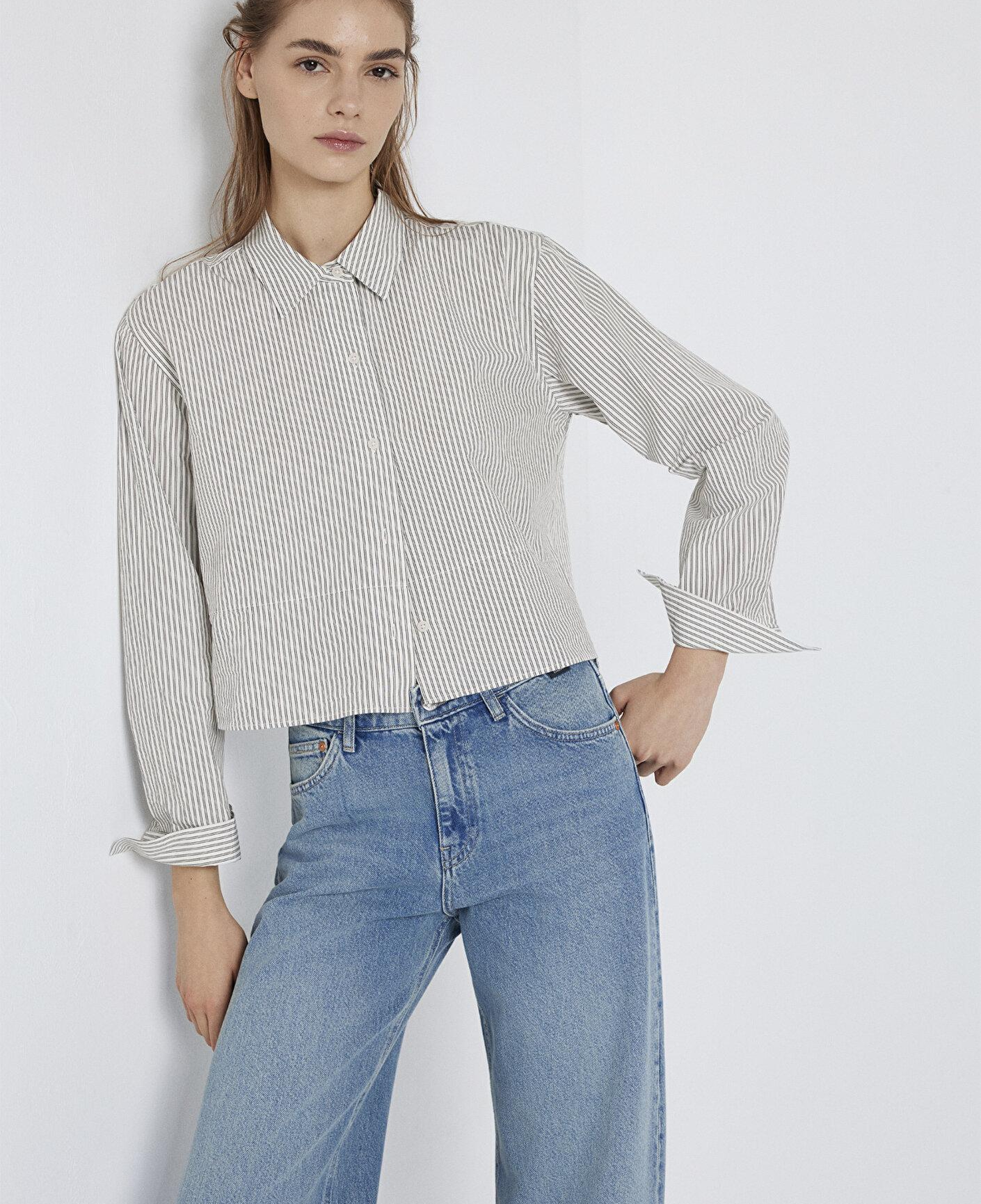 Mavi Çizgili Beyaz Gömlek Loose Fit / Bol Rahat Kesim 1211394-84014