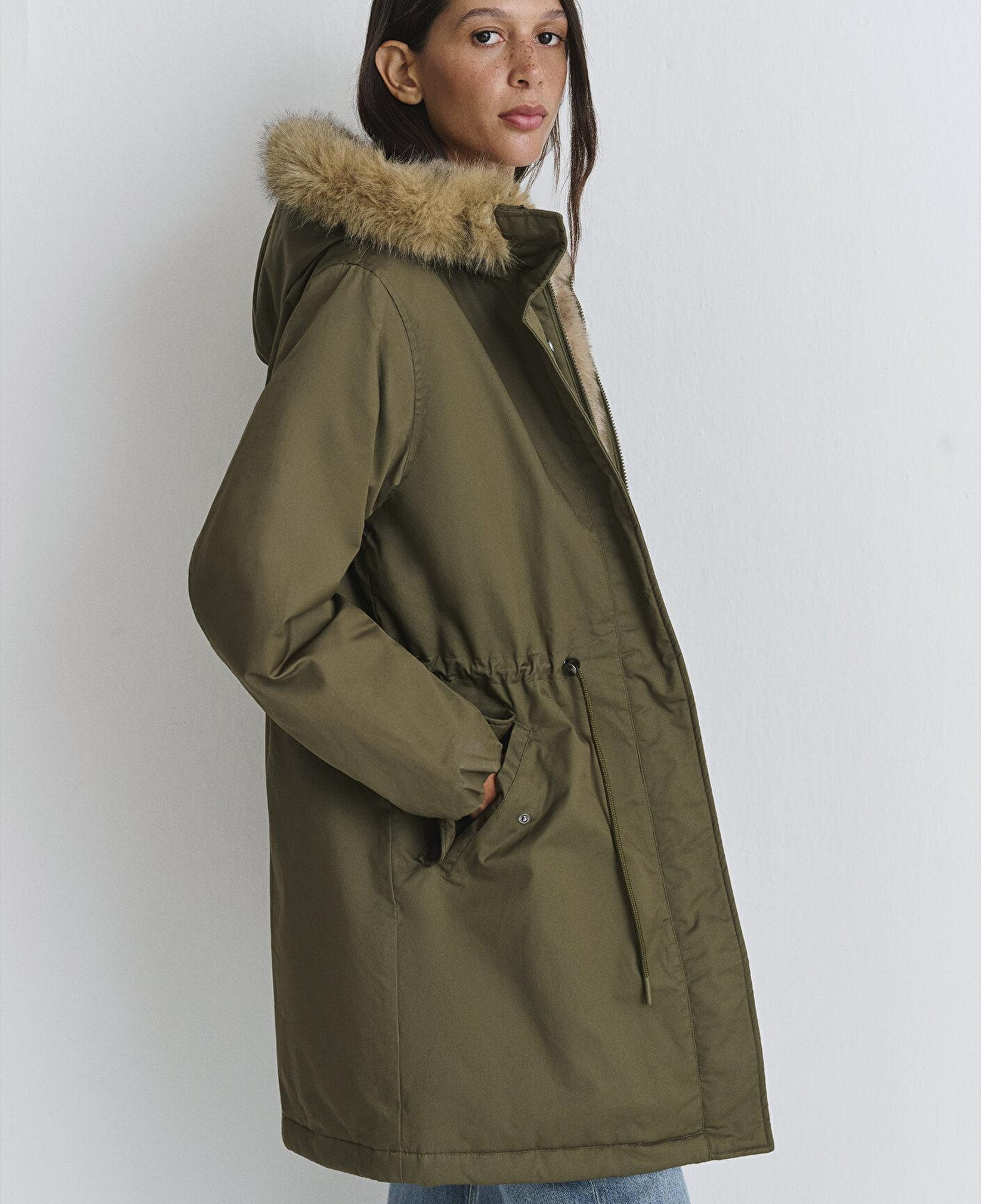 Mavi Suni Kürk Detaylı Yeşil Parka Loose Fit / Bol Rahat Kesim 1110786-71549