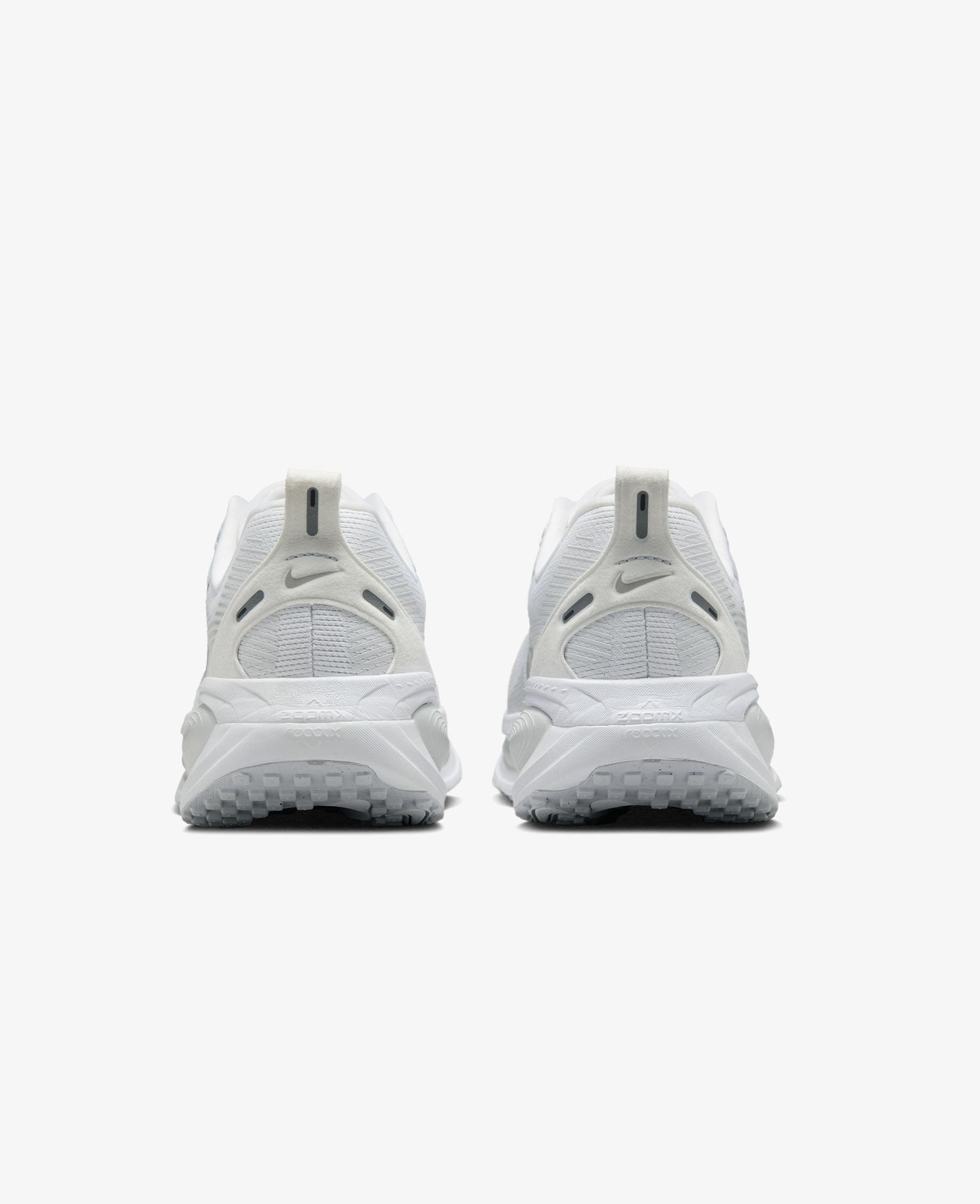Nike Vomero 18 Kadın Beyaz Koşu Ayakkabısı