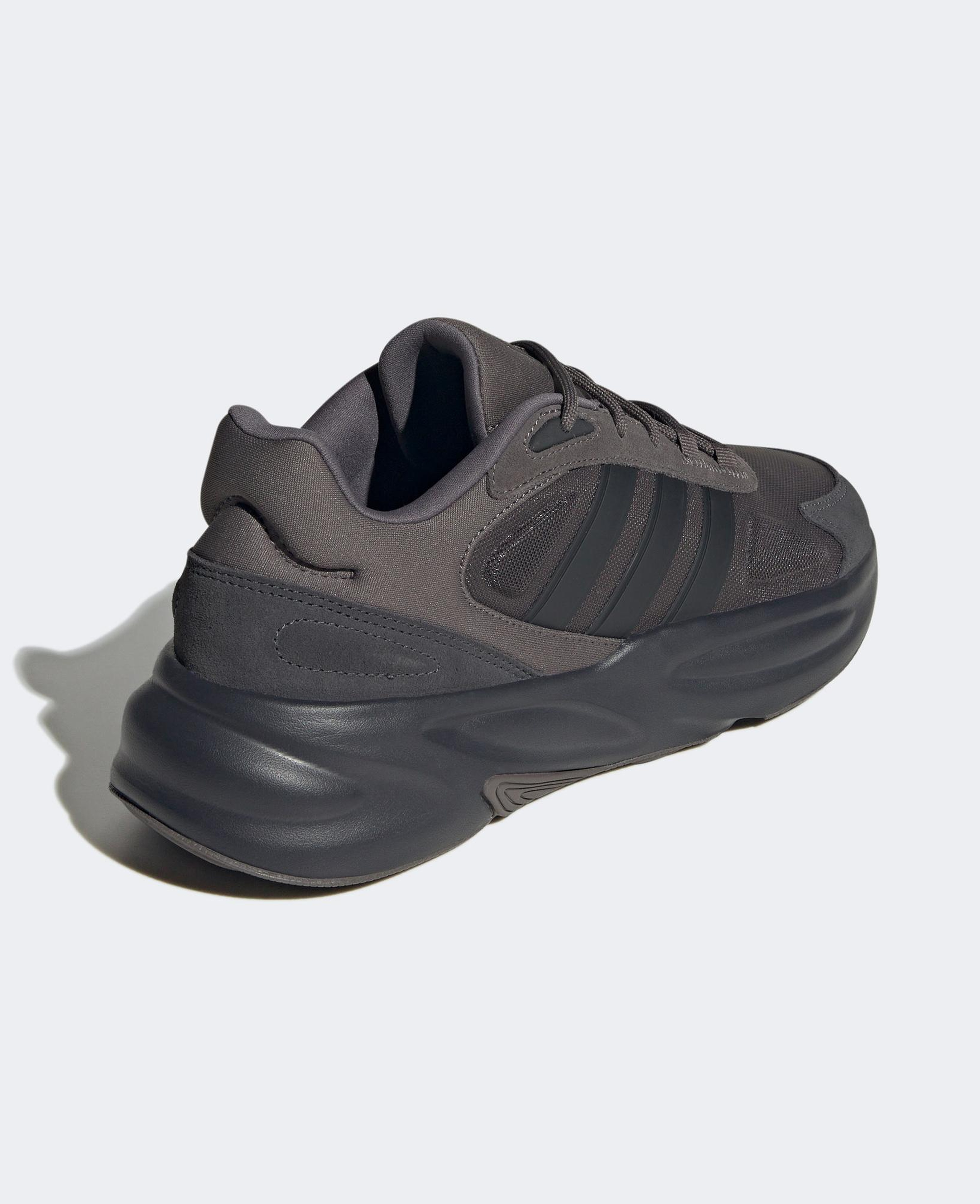 adidas Ozelle Erkek Kahverengi Koşu Ayakkabısı