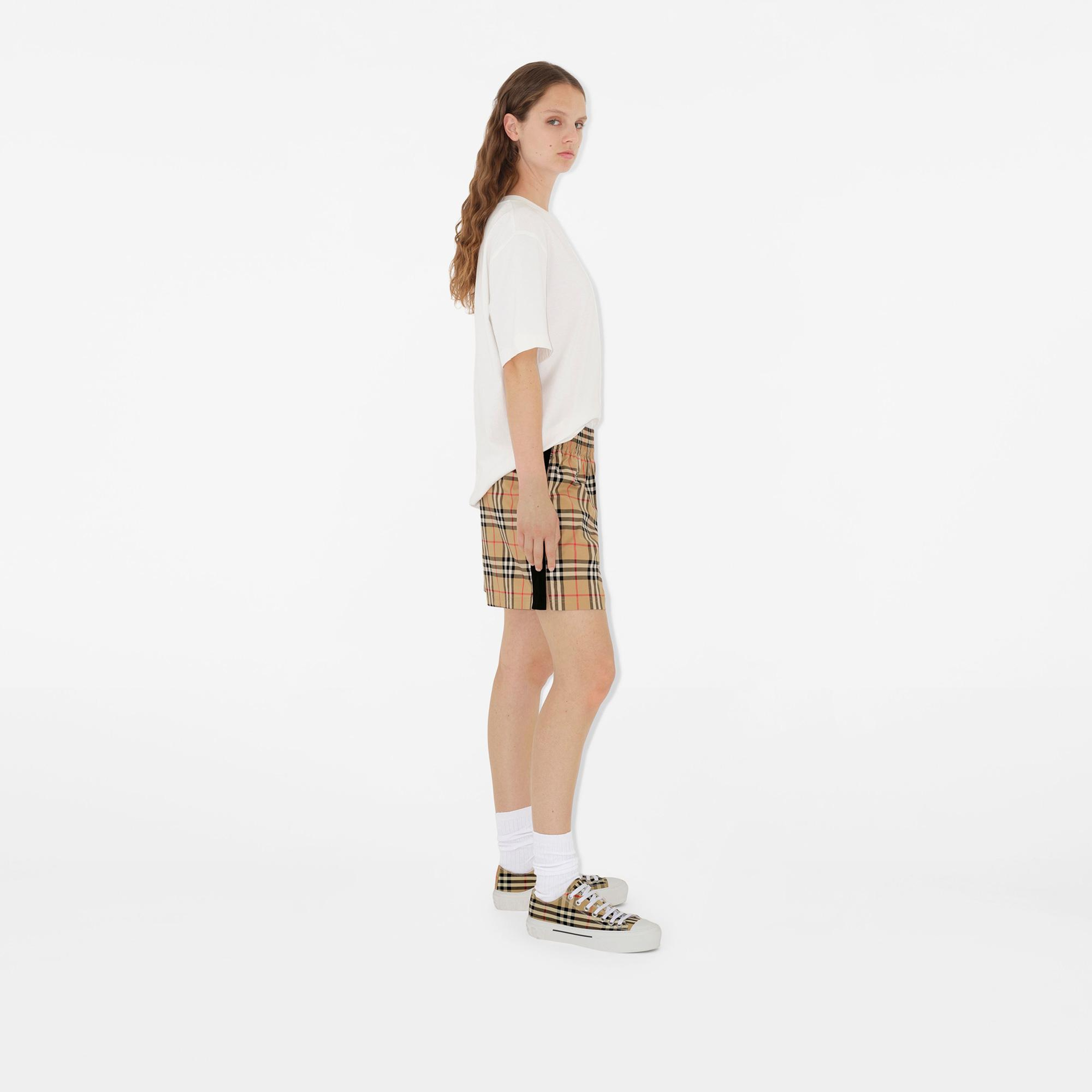 Burberry Check Stretch Pamuk Kadın Bej Şort
