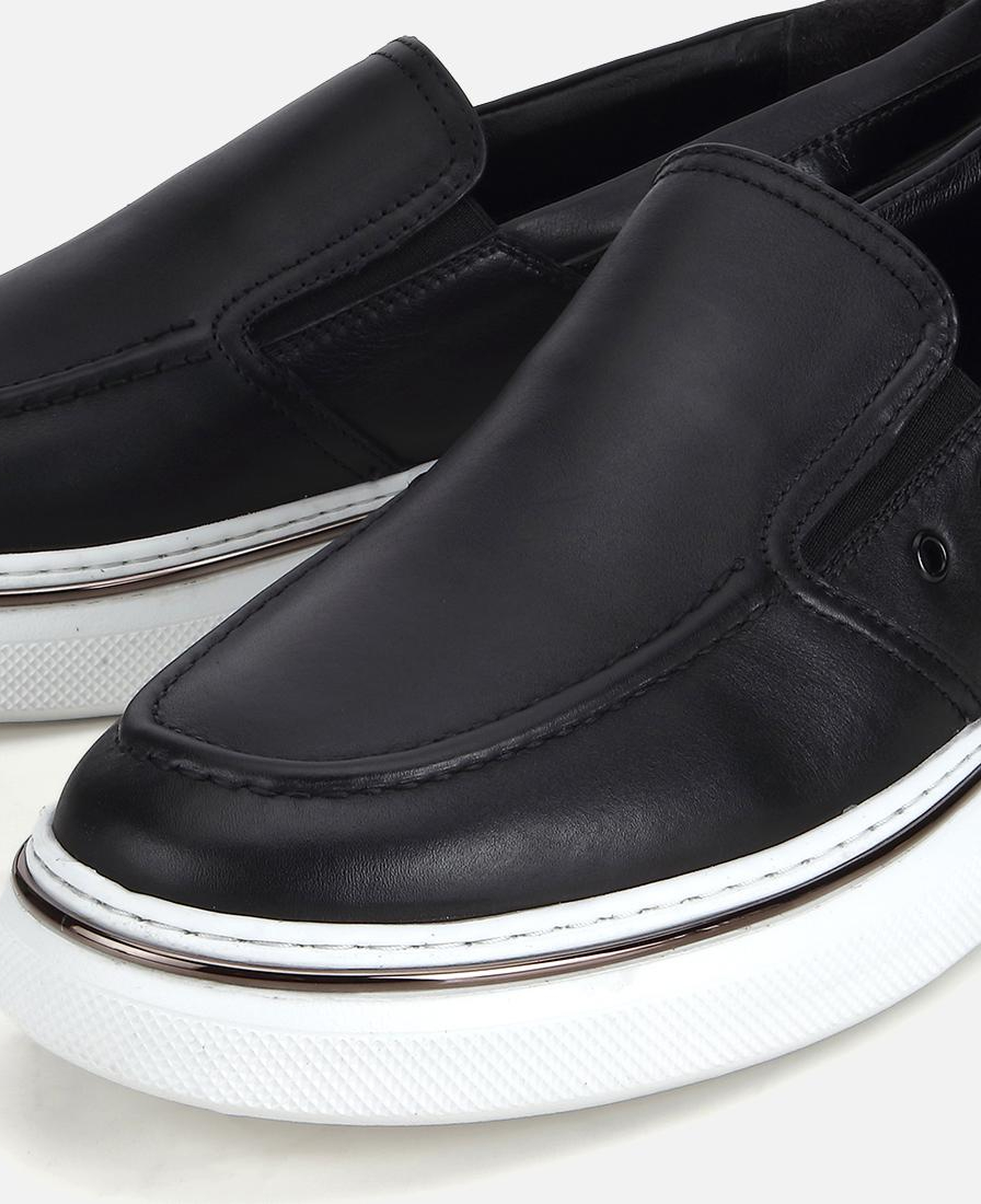 Erkek Deri Siyah Metal Detaylı Günlük Loafer