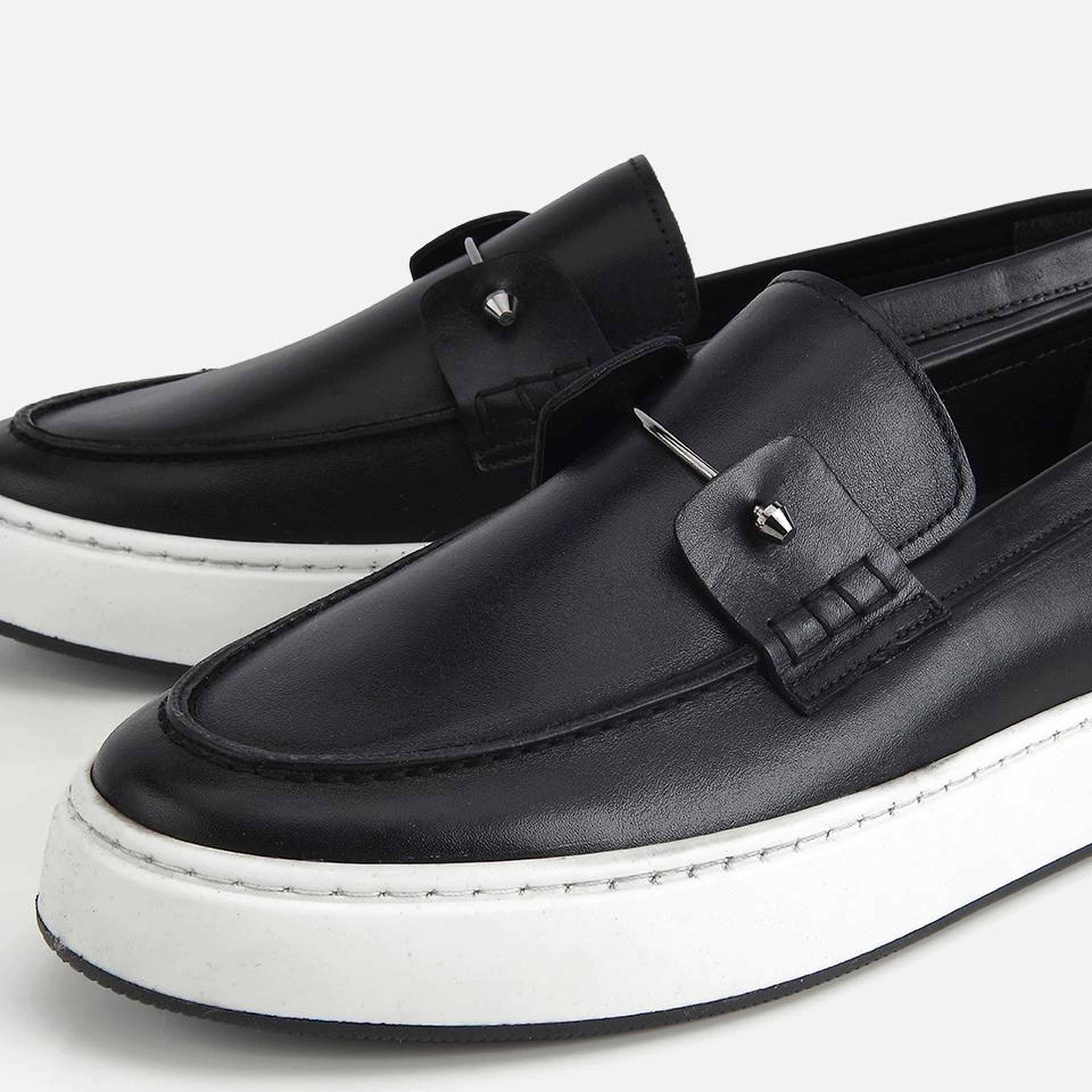 Erkek Deri Siyah Metal Detaylı Günlük Loafer