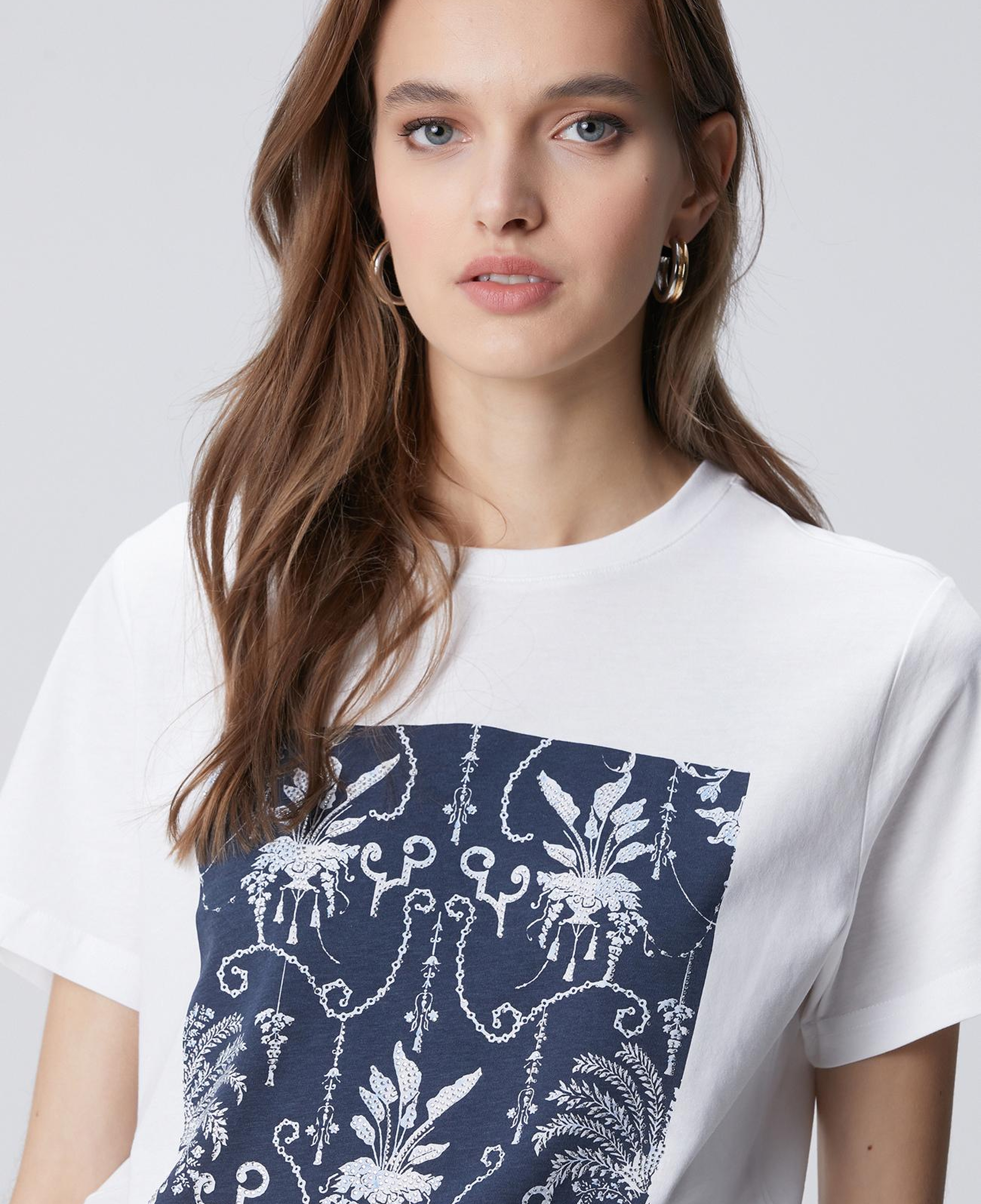 Network Kadın Beyaz Royal Desen Dijital Baskı Üstüne Taş T-shirt