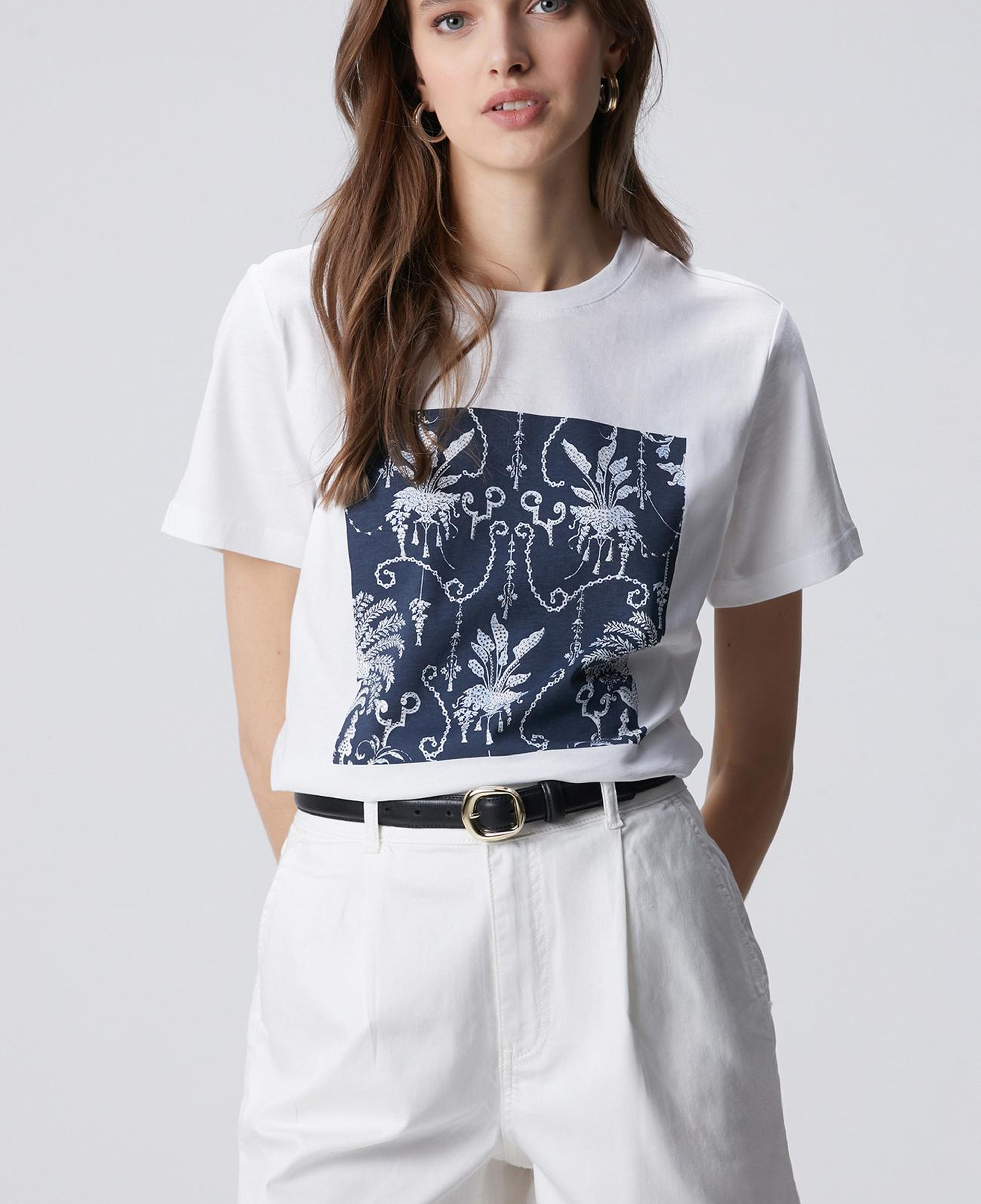 Network Kadın Beyaz Royal Desen Dijital Baskı Üstüne Taş T-shirt