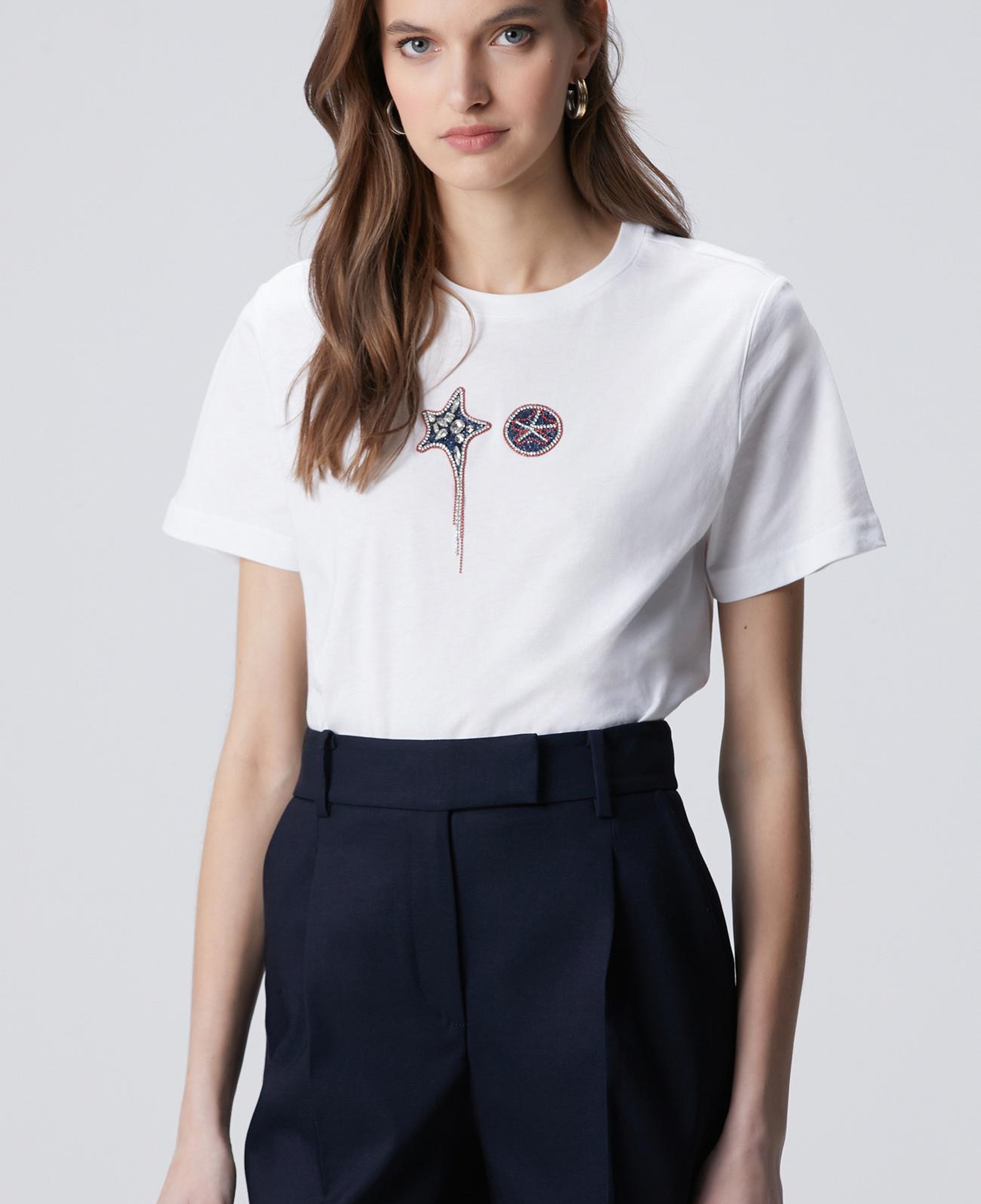 Network Kadın Beyaz Yıldız İşlemeli Arma Detaylı T-shirt