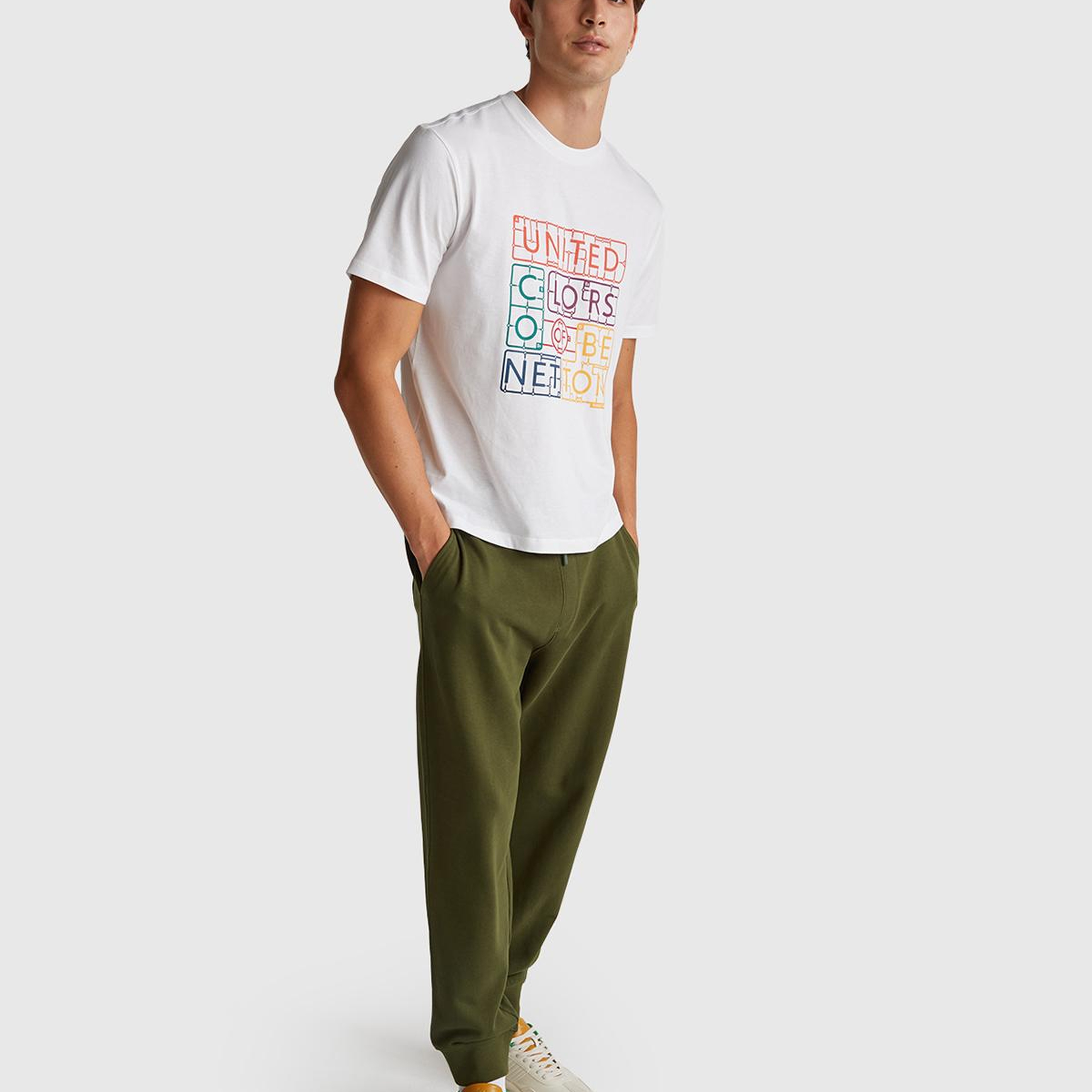 Erkek Beyaz-Renkli Baskılı %100 Pamuk Önü Logo Baskılı Relax Fit T-Shirt