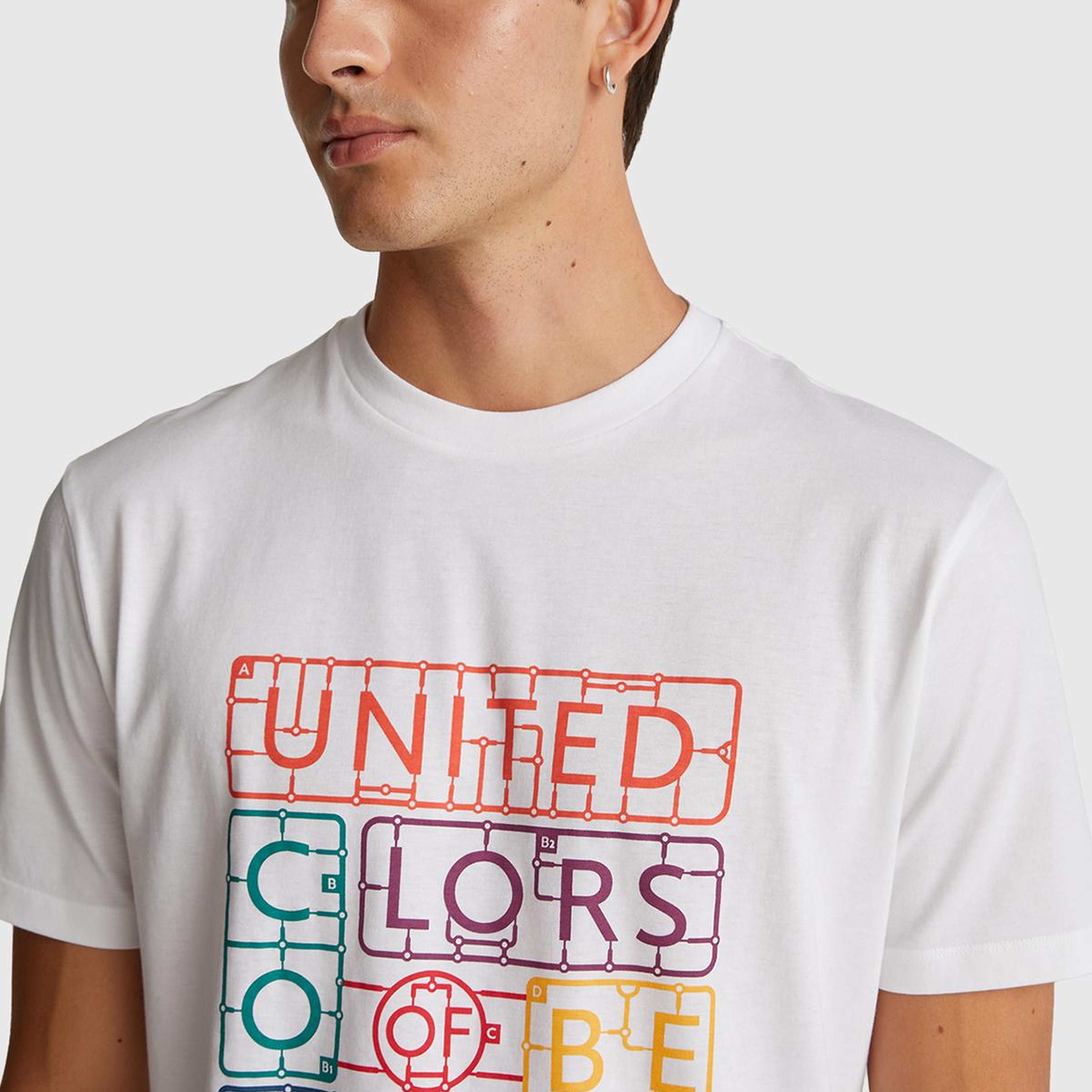 Erkek Beyaz-Renkli Baskılı %100 Pamuk Önü Logo Baskılı Relax Fit T-Shirt