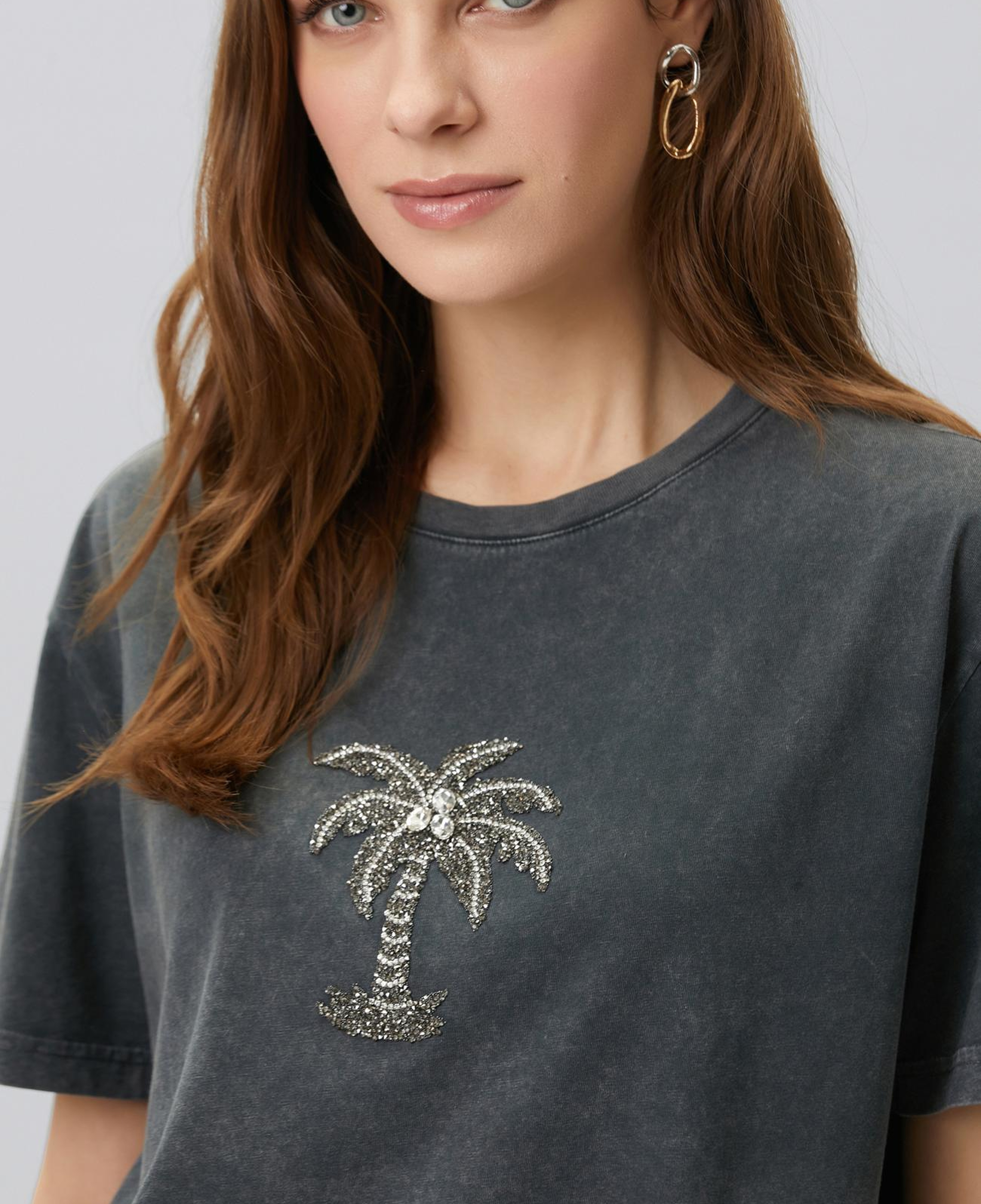 Network Kadın Antrasit Taşlı Palmiye Figürlü Parça Boya T-shirt