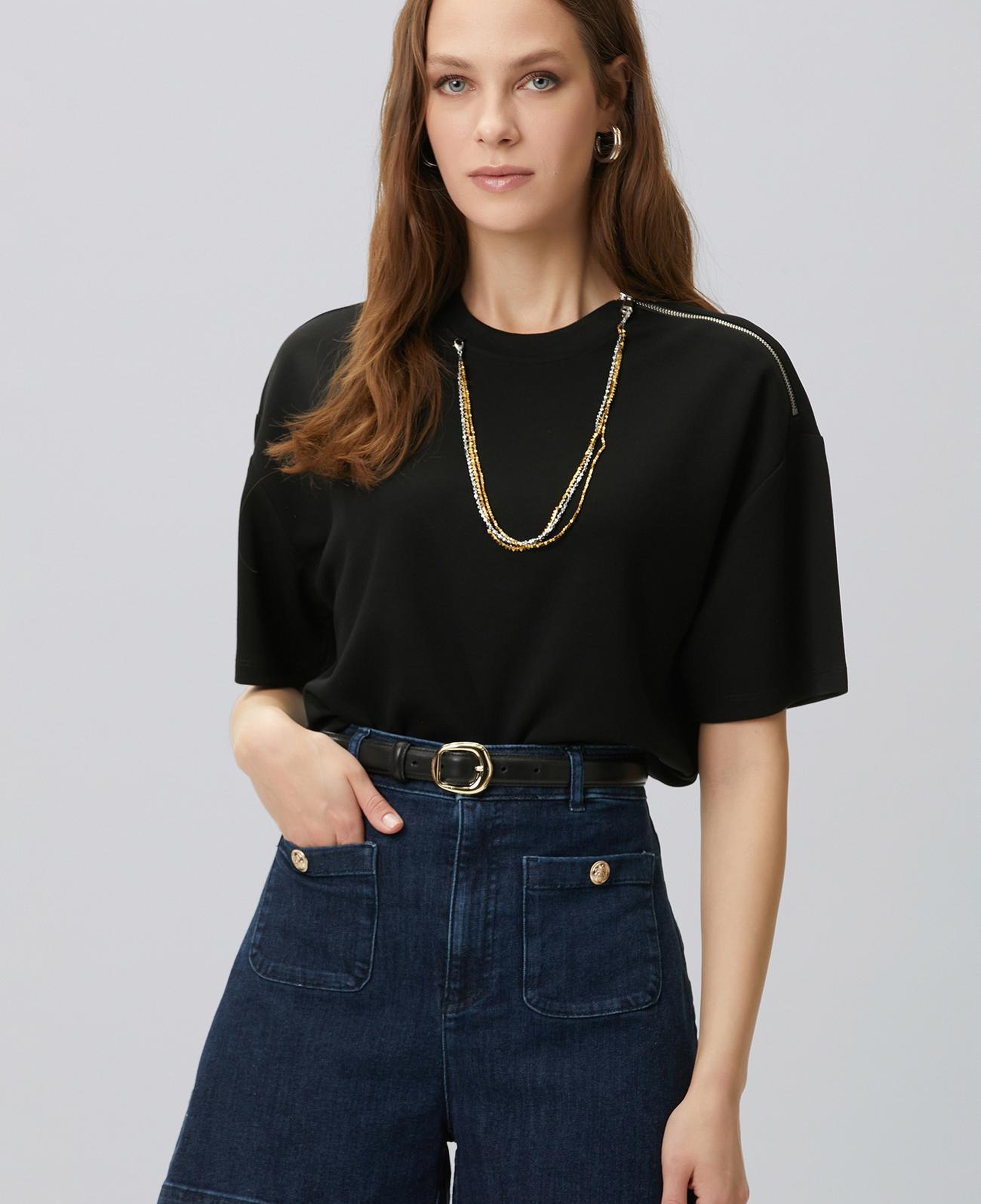 Network Kadın Siyah Yaka Zincir Detaylı T-shirt