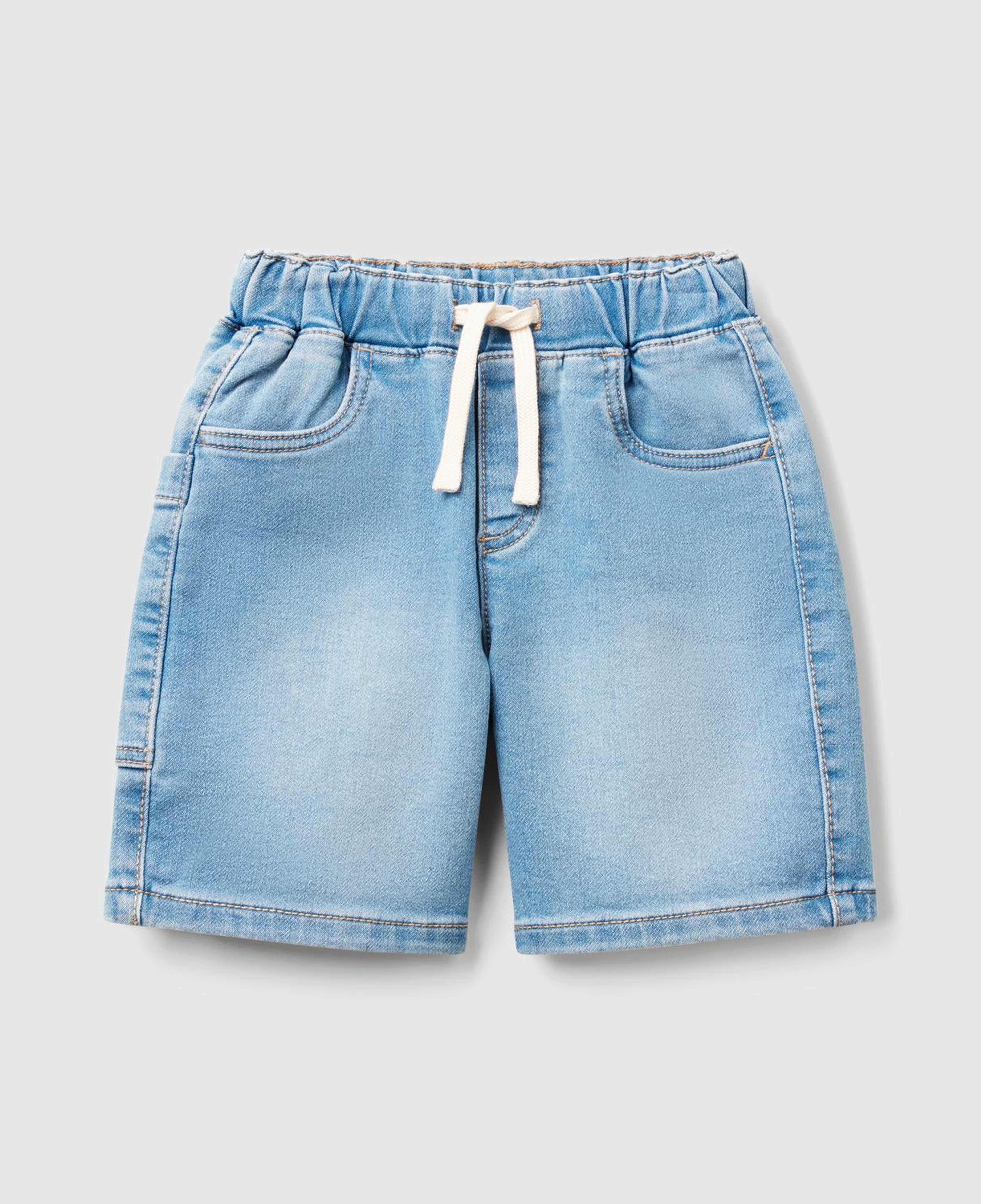 Erkek Çocuk Açık Denim Yan Cebi Logo İşlemeli Büzgü İpli Denim Bermuda Şort