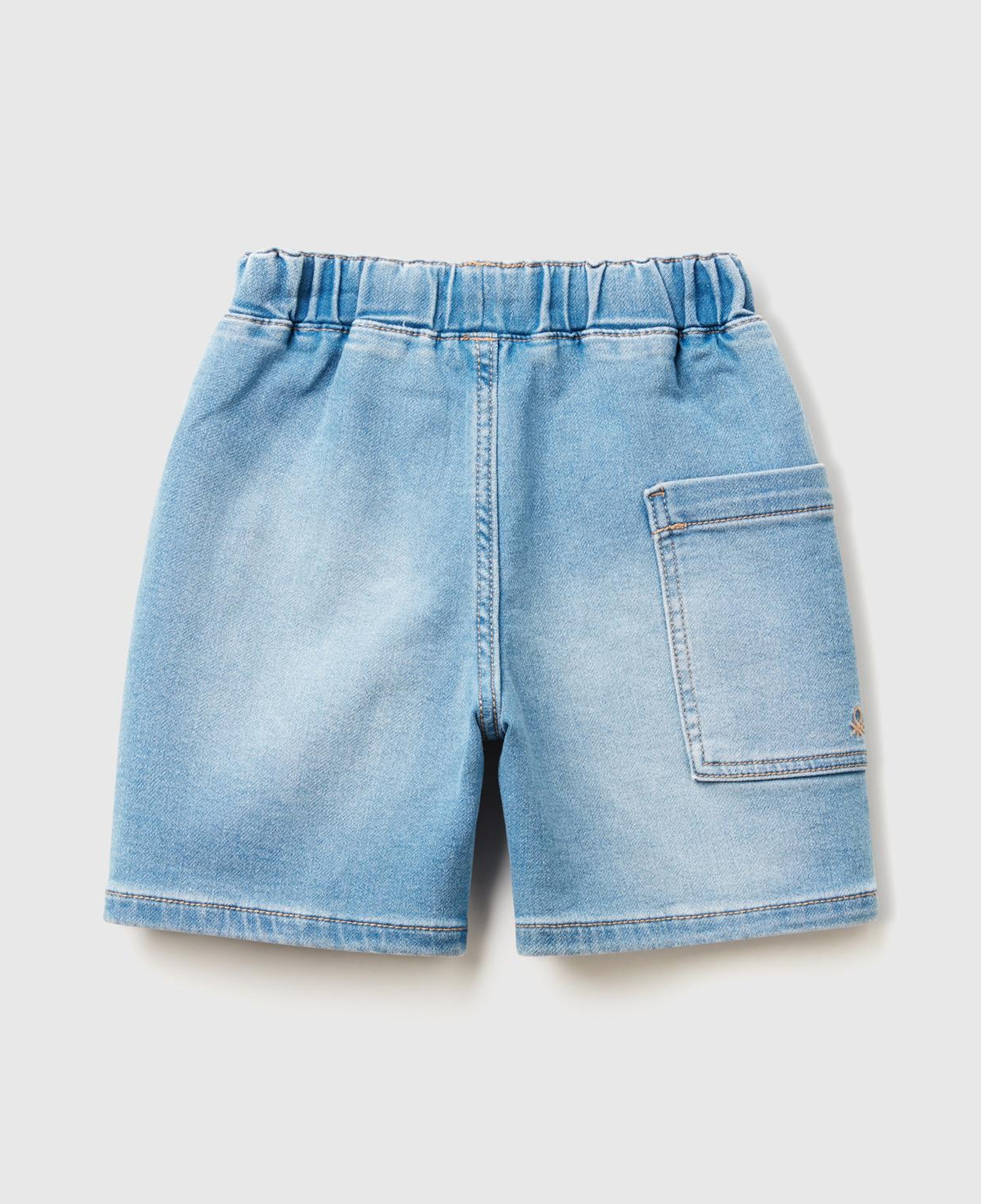 Erkek Çocuk Açık Denim Yan Cebi Logo İşlemeli Büzgü İpli Denim Bermuda Şort