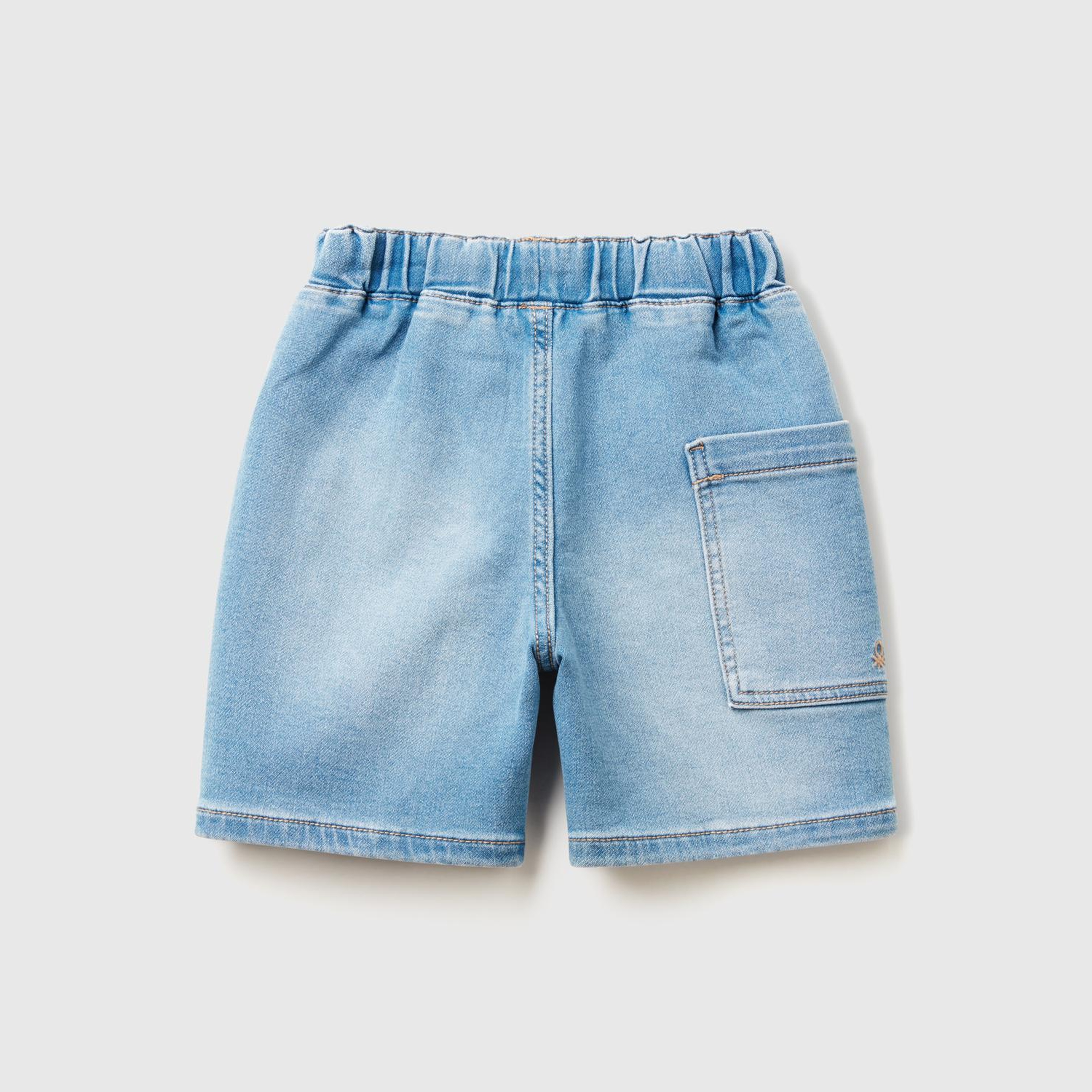 Erkek Çocuk Açık Denim Yan Cebi Logo İşlemeli Büzgü İpli Denim Bermuda Şort