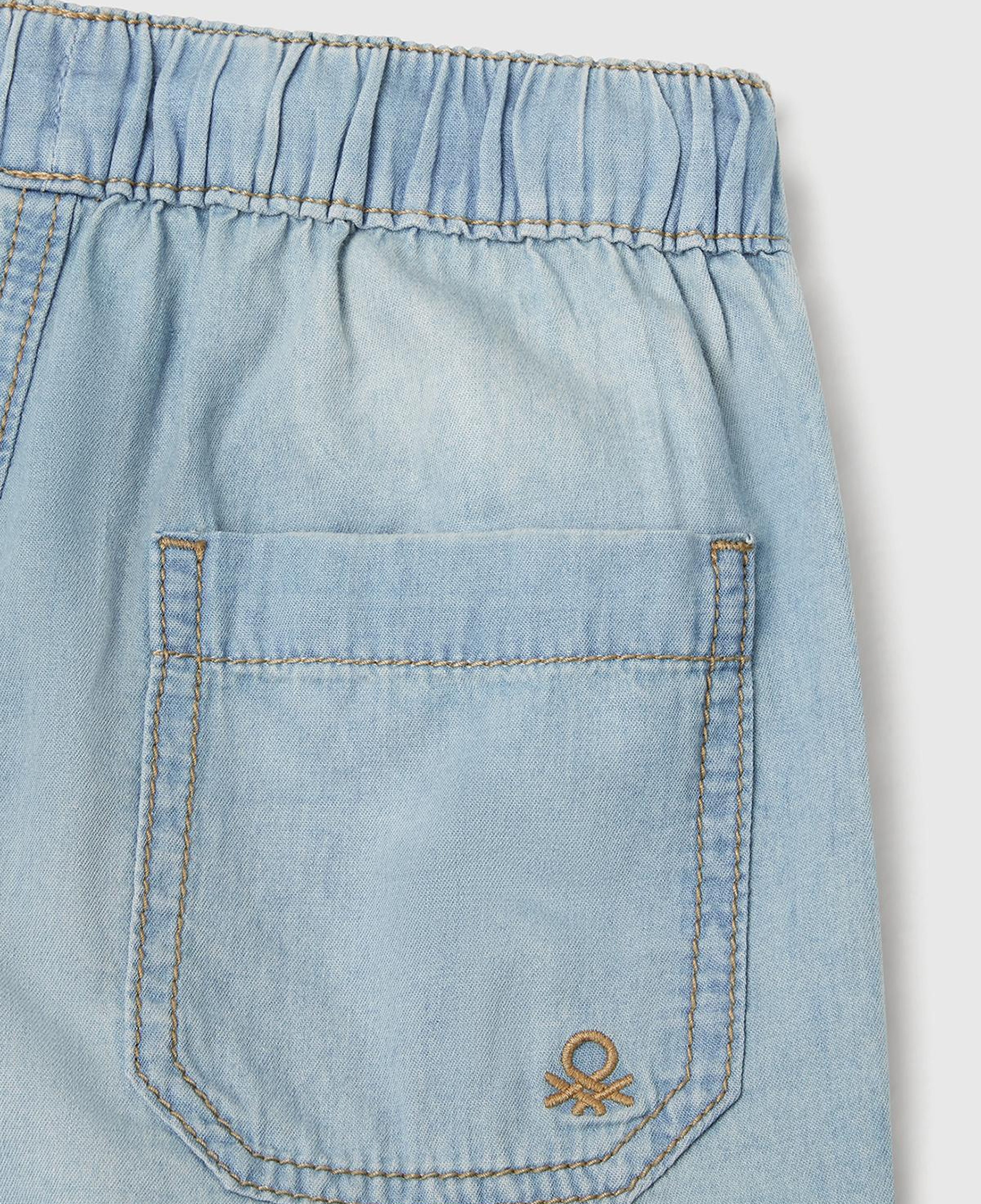 Erkek Çocuk Açık Denim Arka Cebi Logo İşlemeli Büzgü İpli Denim Bermuda Şort