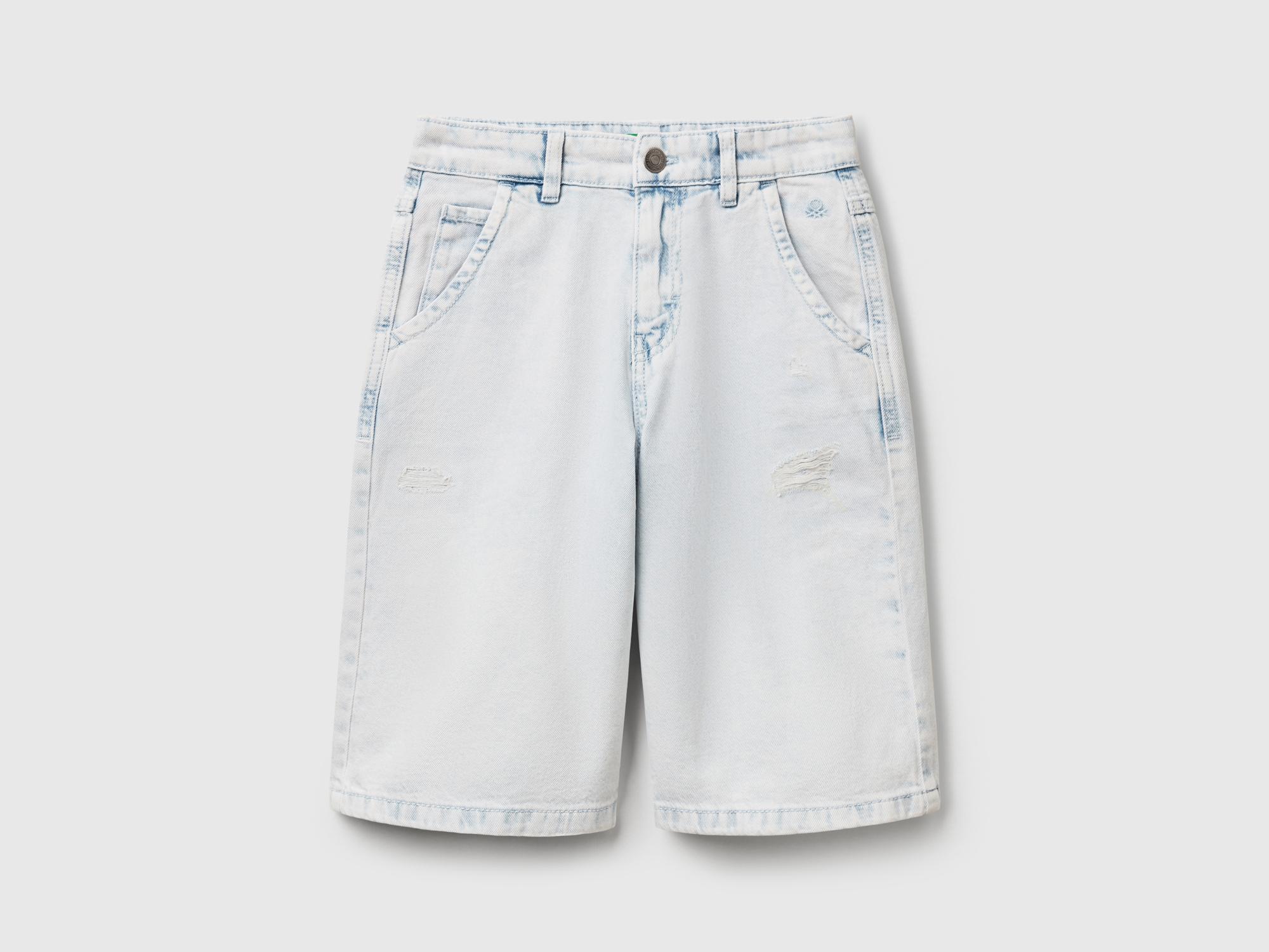 Erkek Çocuk Açık Denim Yırtık Detaylı Ön Cebi Logo Detaylı Denim Bermuda Şort
