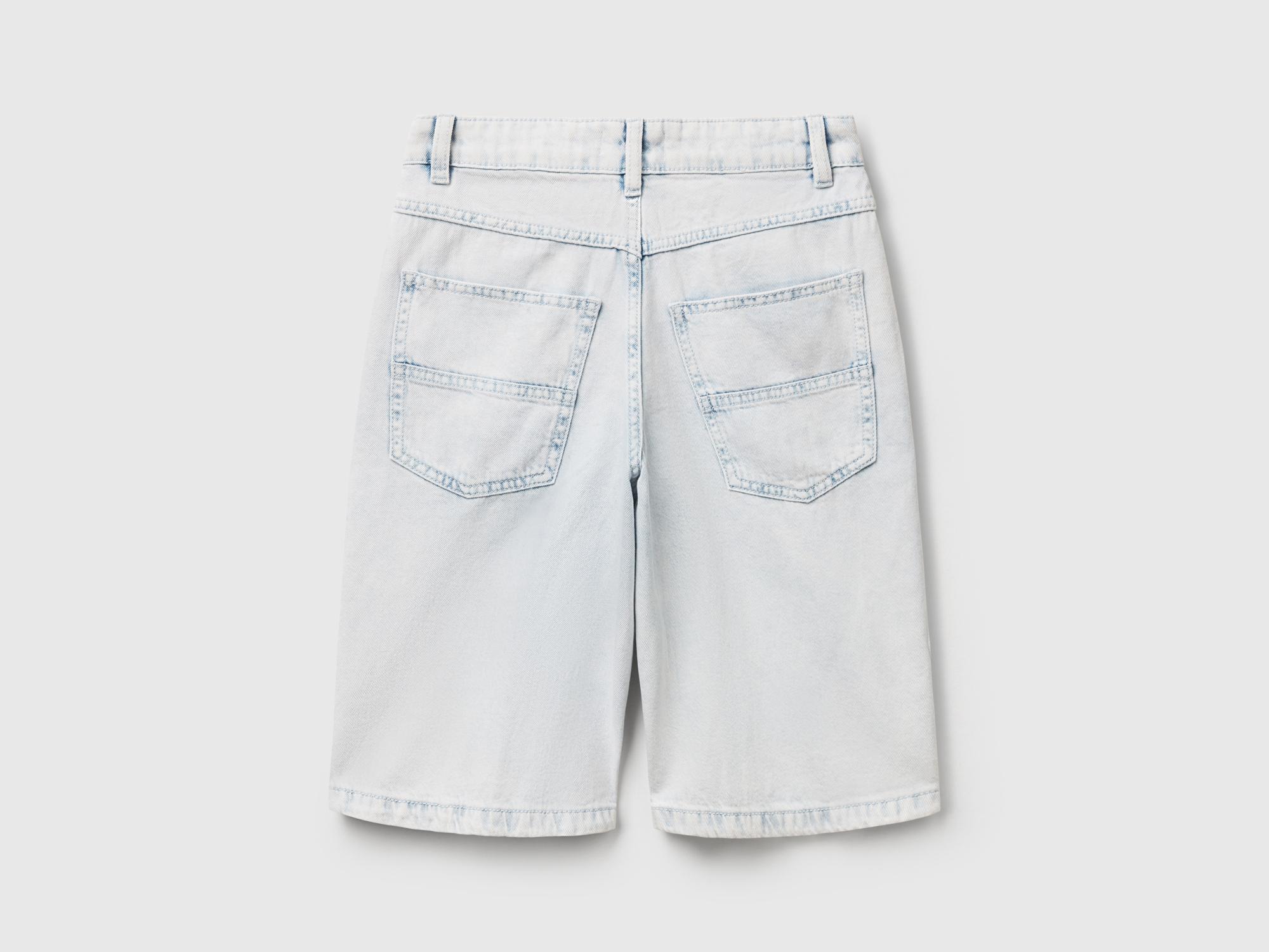 Erkek Çocuk Açık Denim Yırtık Detaylı Ön Cebi Logo Detaylı Denim Bermuda Şort