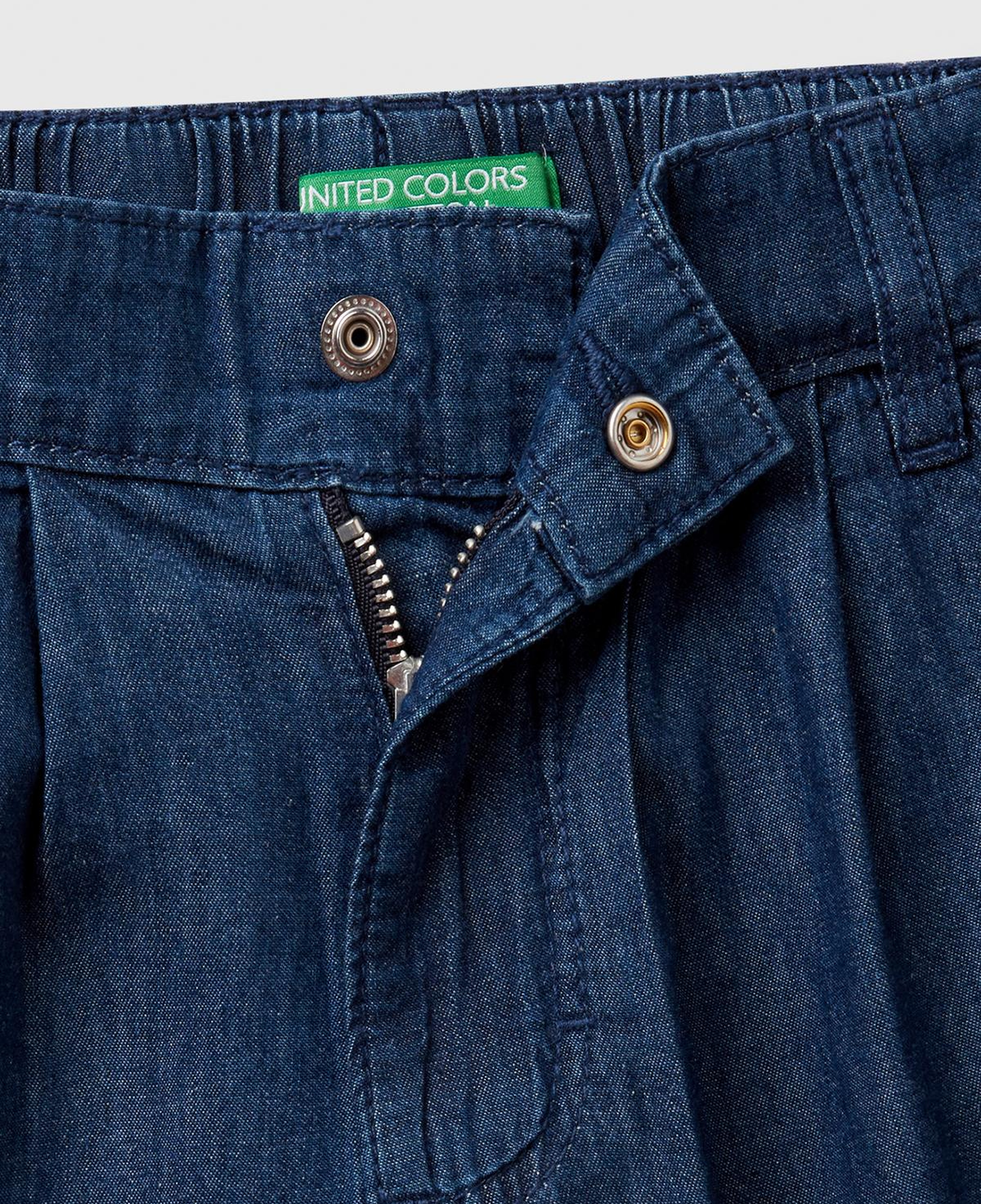 Kız Çocuk Koyu Denim Arka Ceplerde Logo İşlemeli Düğmeli Denim Şönil Şort