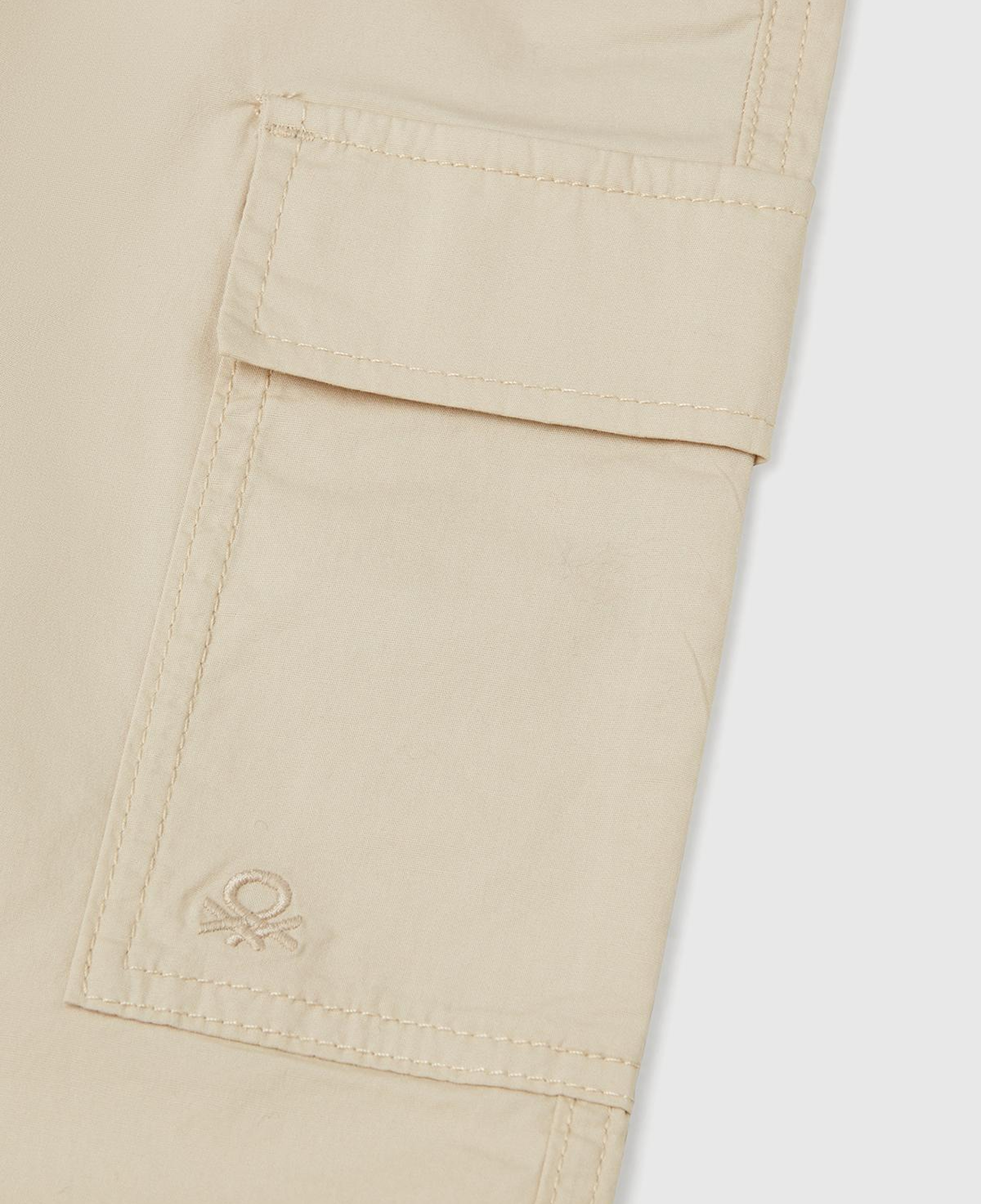 Erkek Çocuk Ekru Logo Detaylı Paraşüt Pantolon