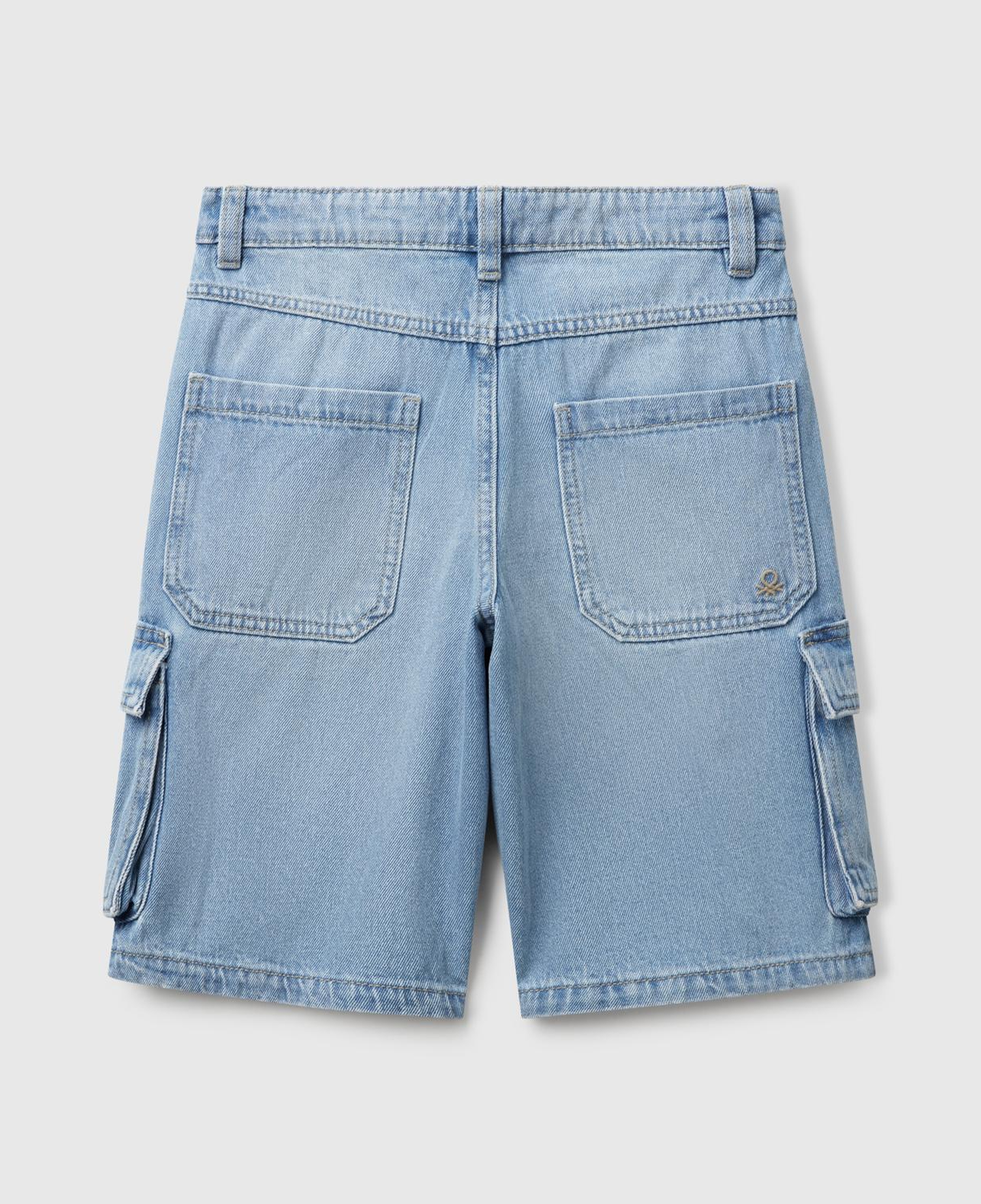 Erkek Çocuk Açık Denim Logo İşlemeli Büyük Yan Cep Detaylı Denim Bermuda Şort