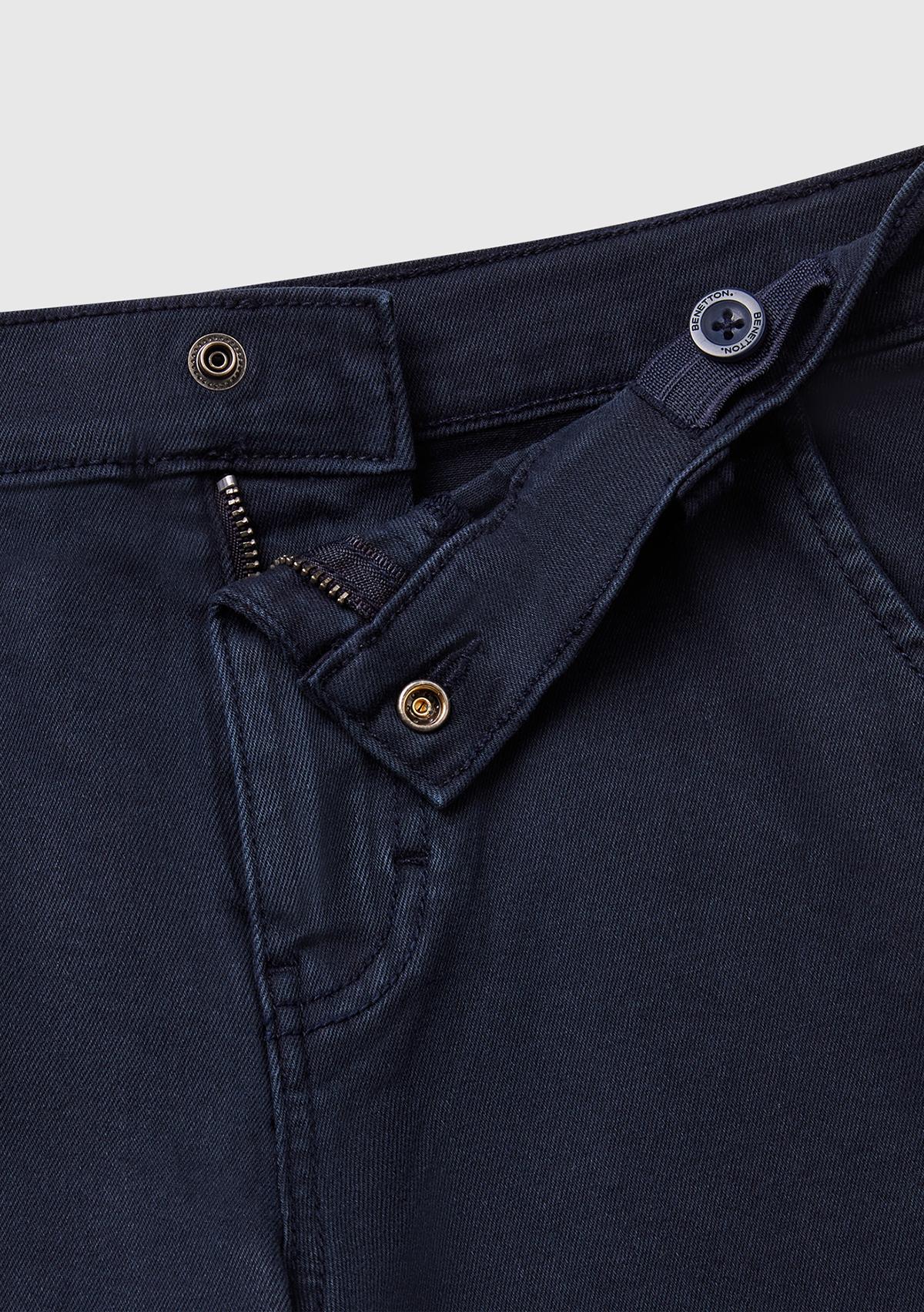 Erkek Çocuk Lacivert Logo İşlemeli Denim Görünümlü Streç Bermuda Şort