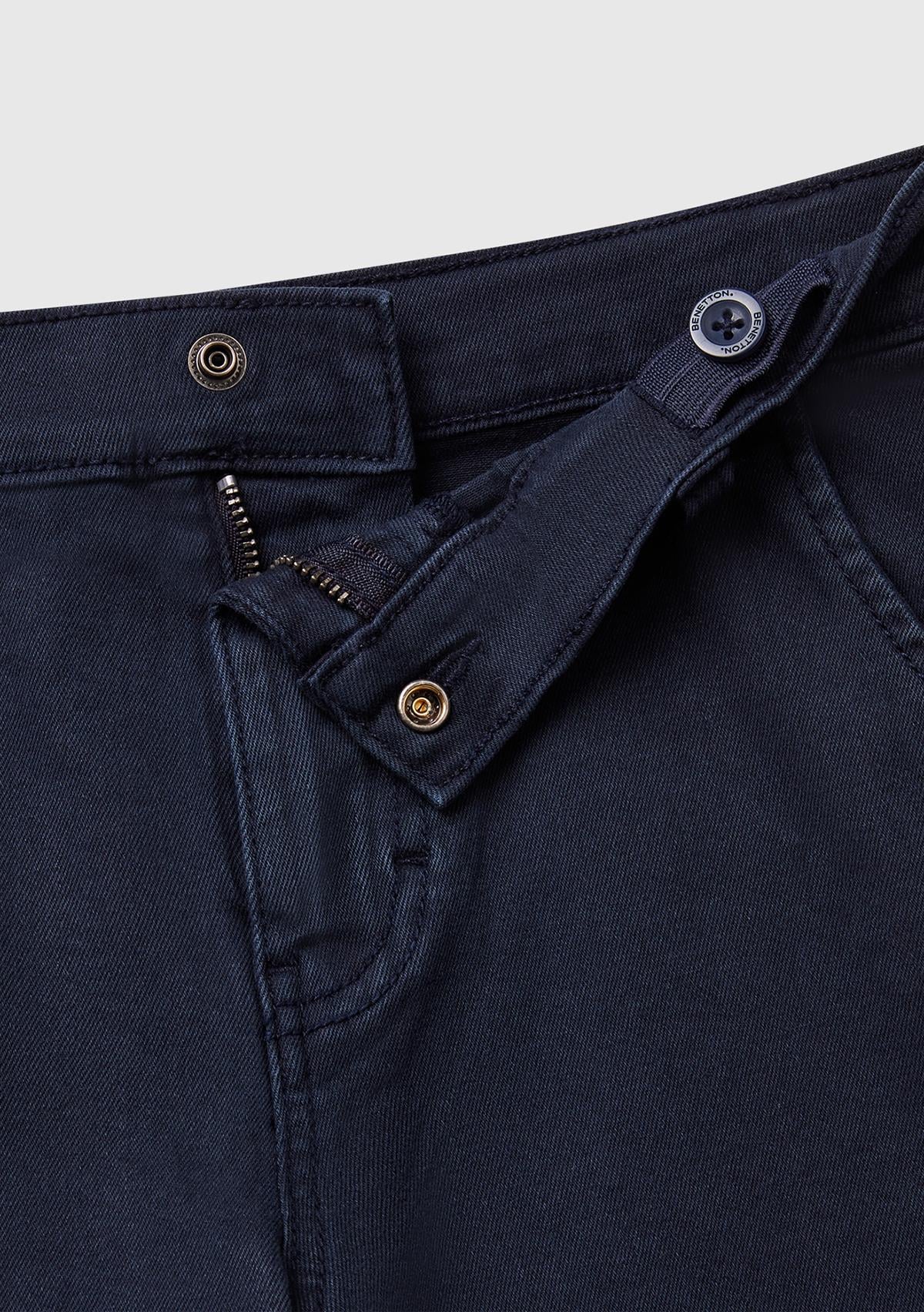 Erkek Çocuk Lacivert Logo İşlemeli Denim Görünümlü Streç Bermuda Şort