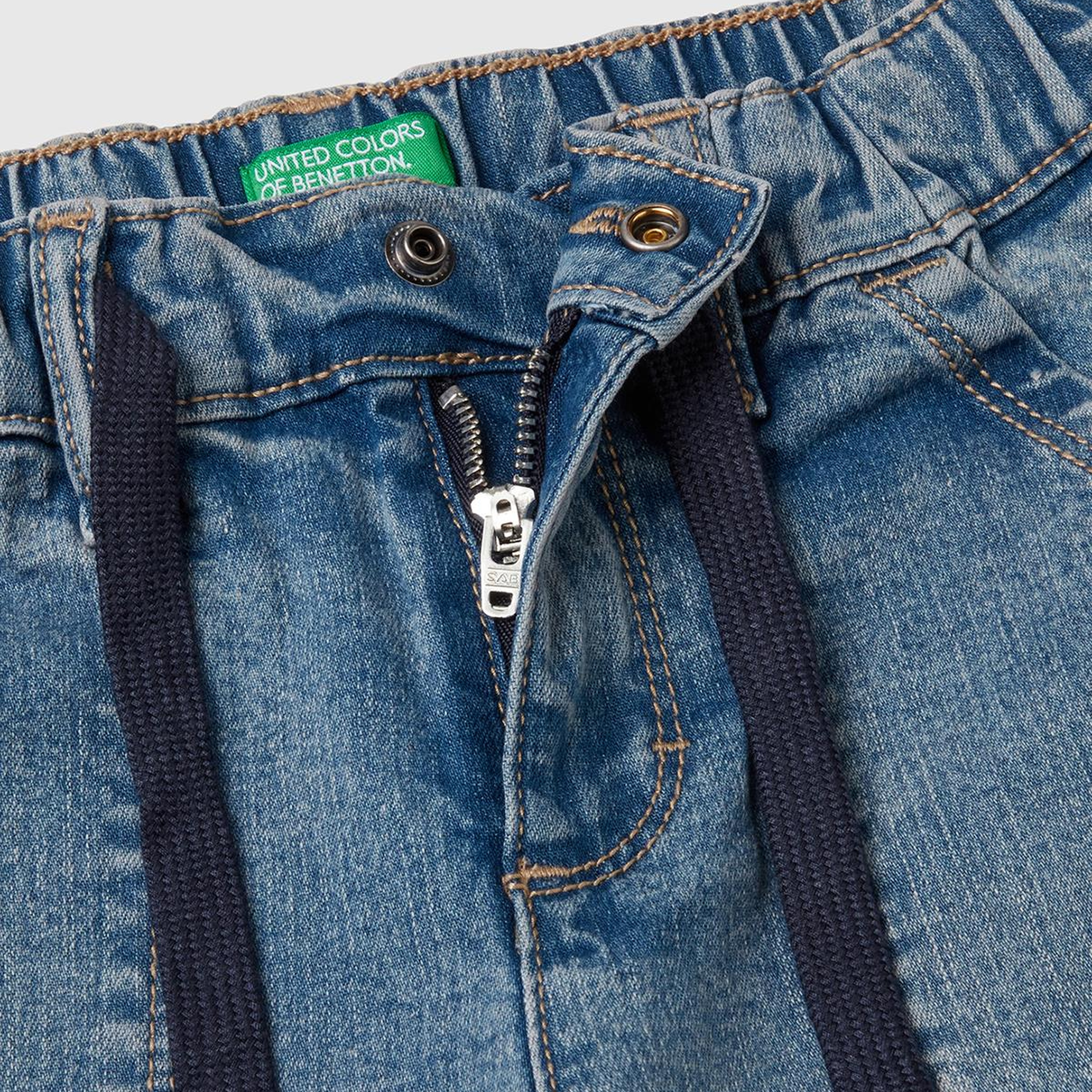Erkek Çocuk Açık Denim Beli Büzgü İpli Yama Cepli Denim Havuç Pantolon