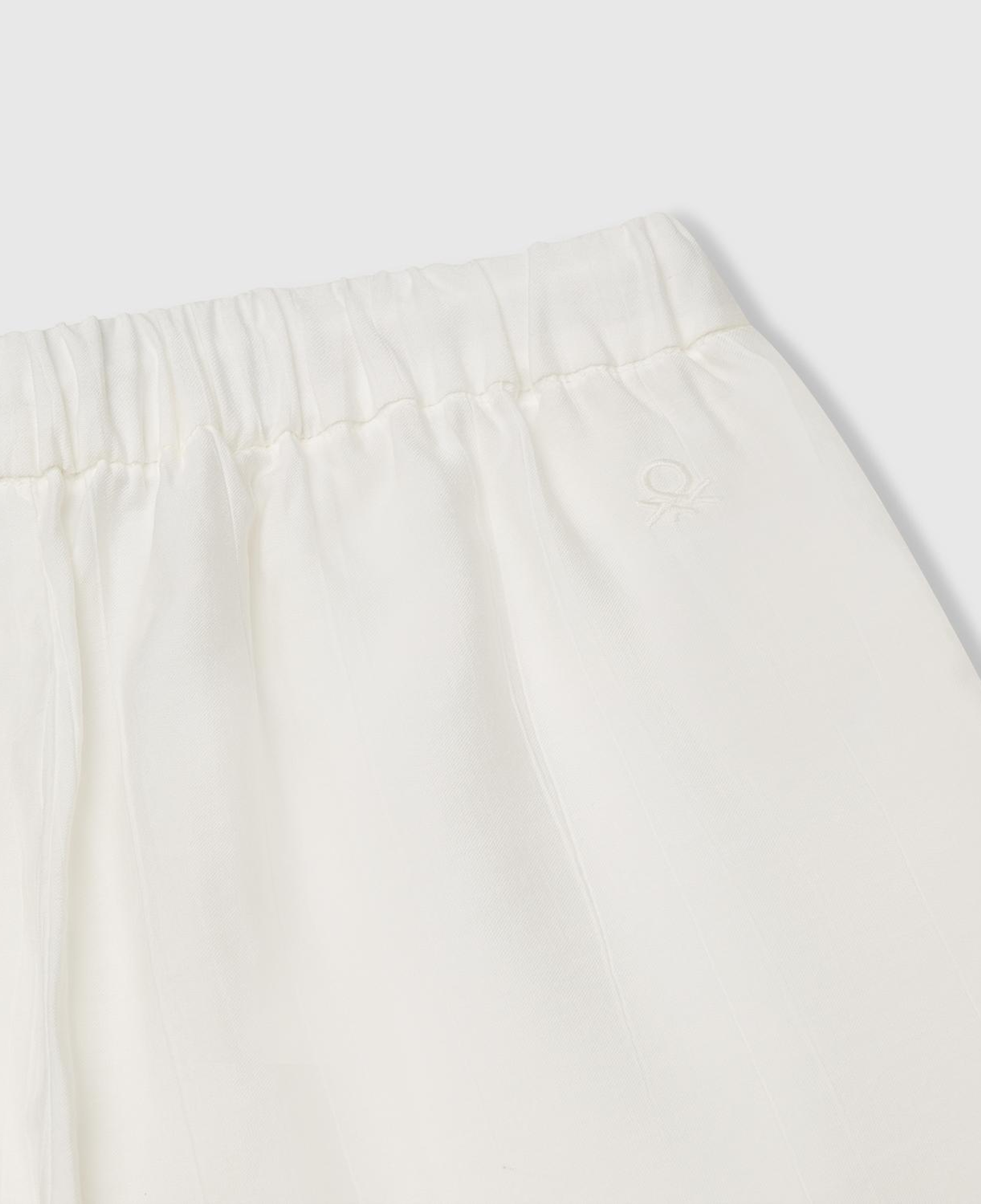 Kız Çocuk Beyaz Viskoz Karışımlı Büzgü İpli Geniş Paça Pantolon
