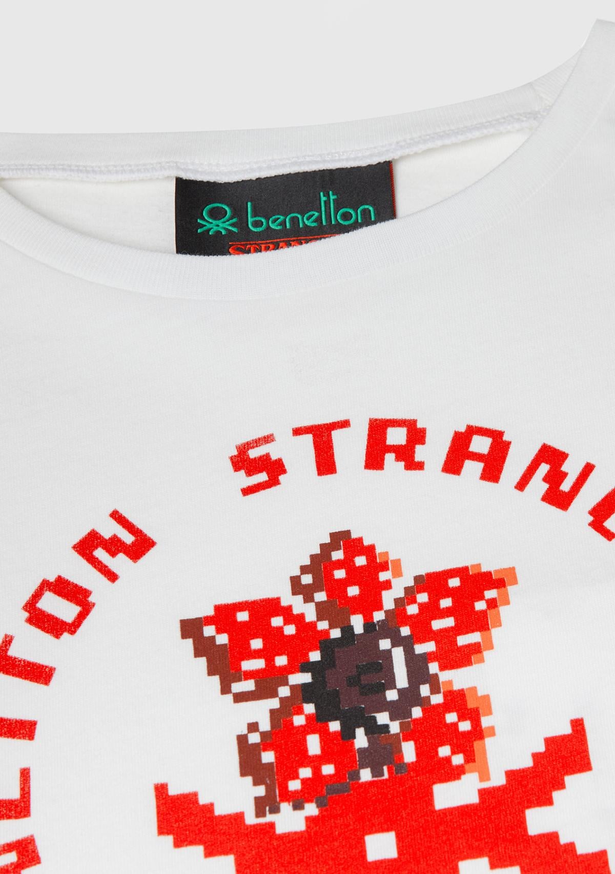 Kız Çocuk Krem %100 Pamuk Stranger Things Ön Düğüm Detaylı Kol Şerit Baskılı T-Shirt