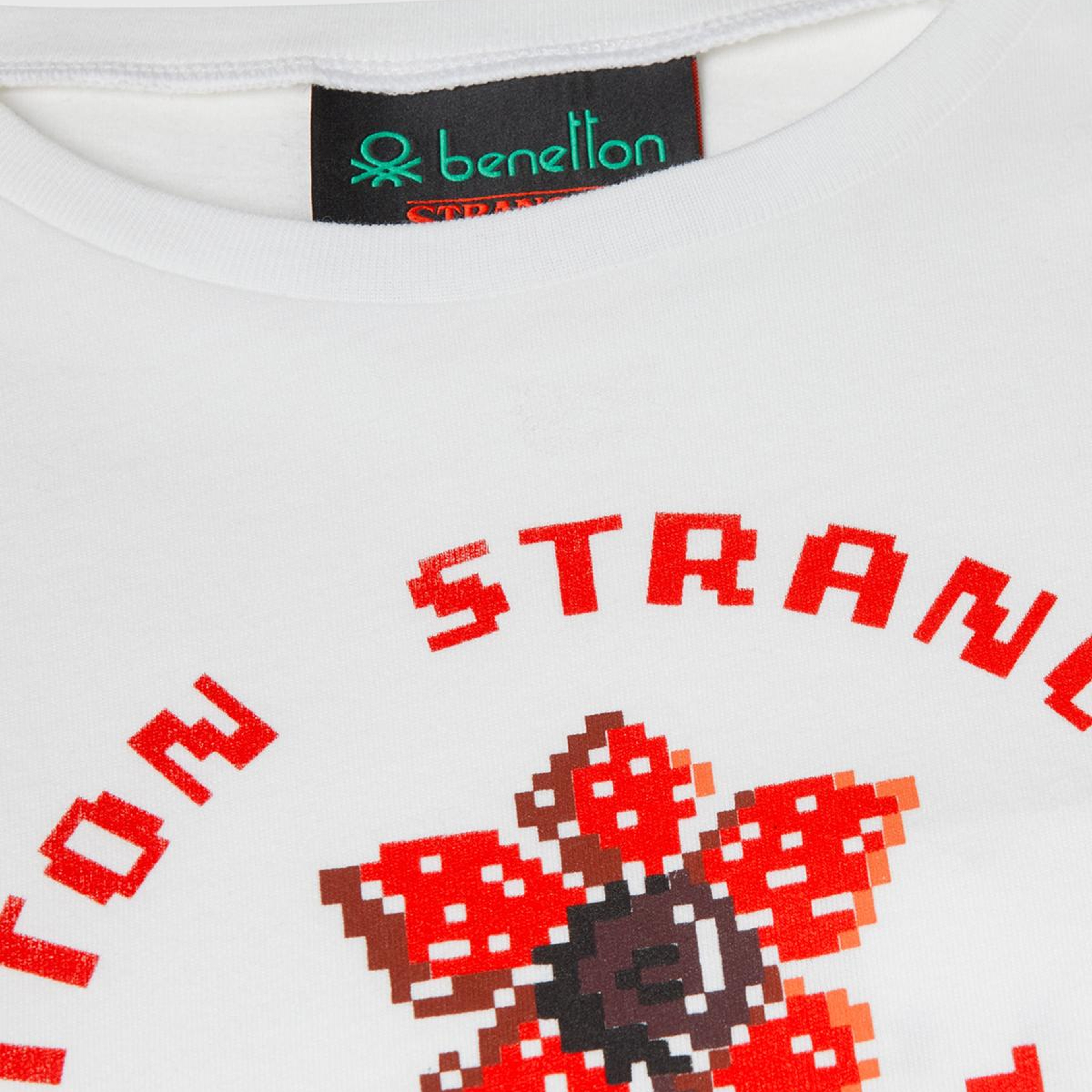 Kız Çocuk Krem %100 Pamuk Stranger Things Ön Düğüm Detaylı Kol Şerit Baskılı T-Shirt