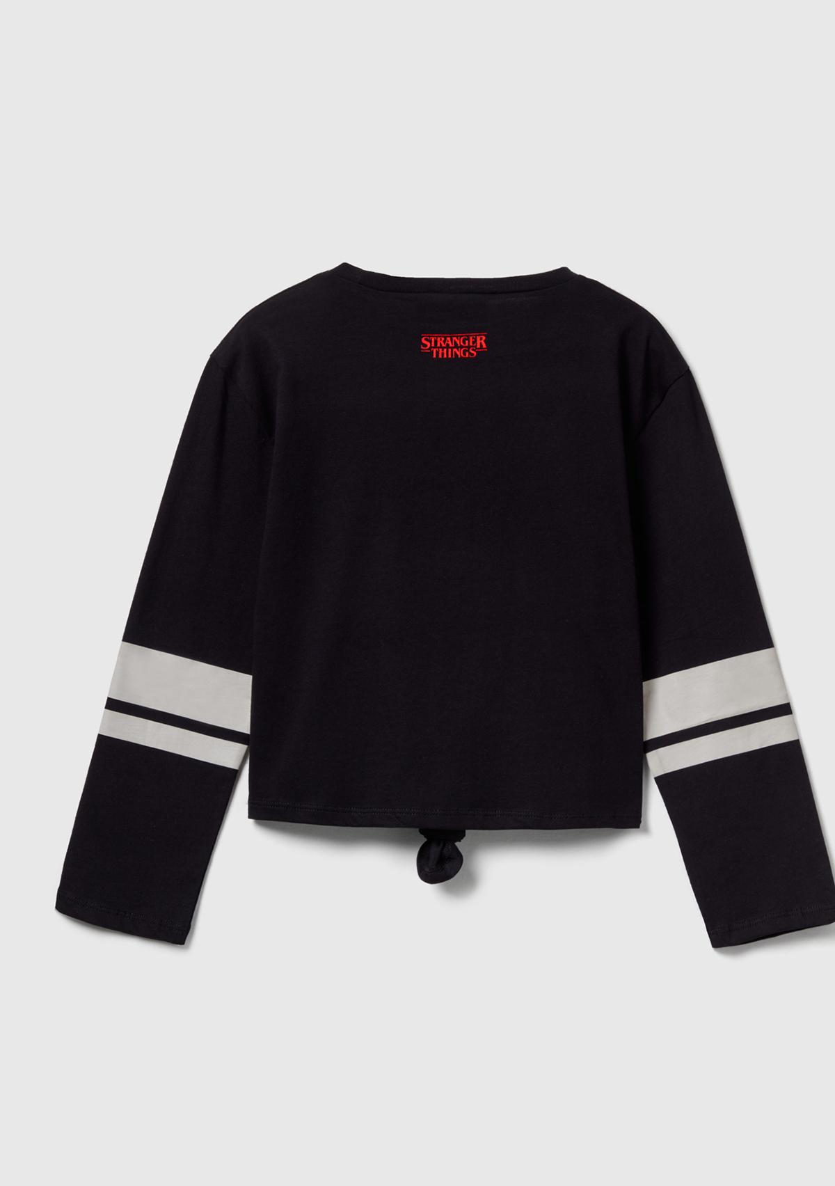 Kız Çocuk Siyah %100 Pamuk Stranger Things Ön Düğüm Detaylı Kol Şerit Baskılı T-Shirt