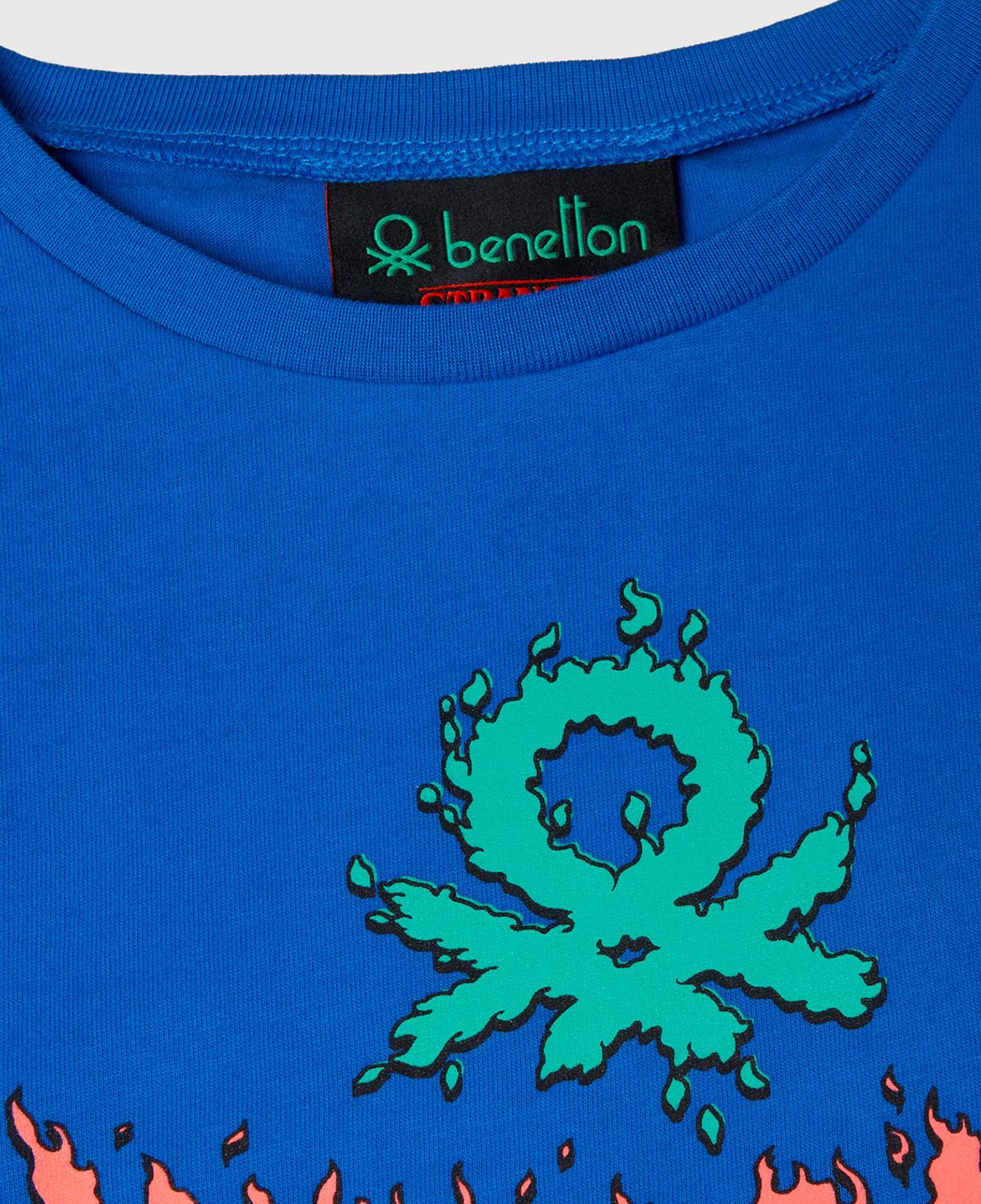 Kız Çocuk Mavi  %100 Pamuk Stranger Things Ön Düğüm Detaylı Kol Şerit Baskılı T-Shirt