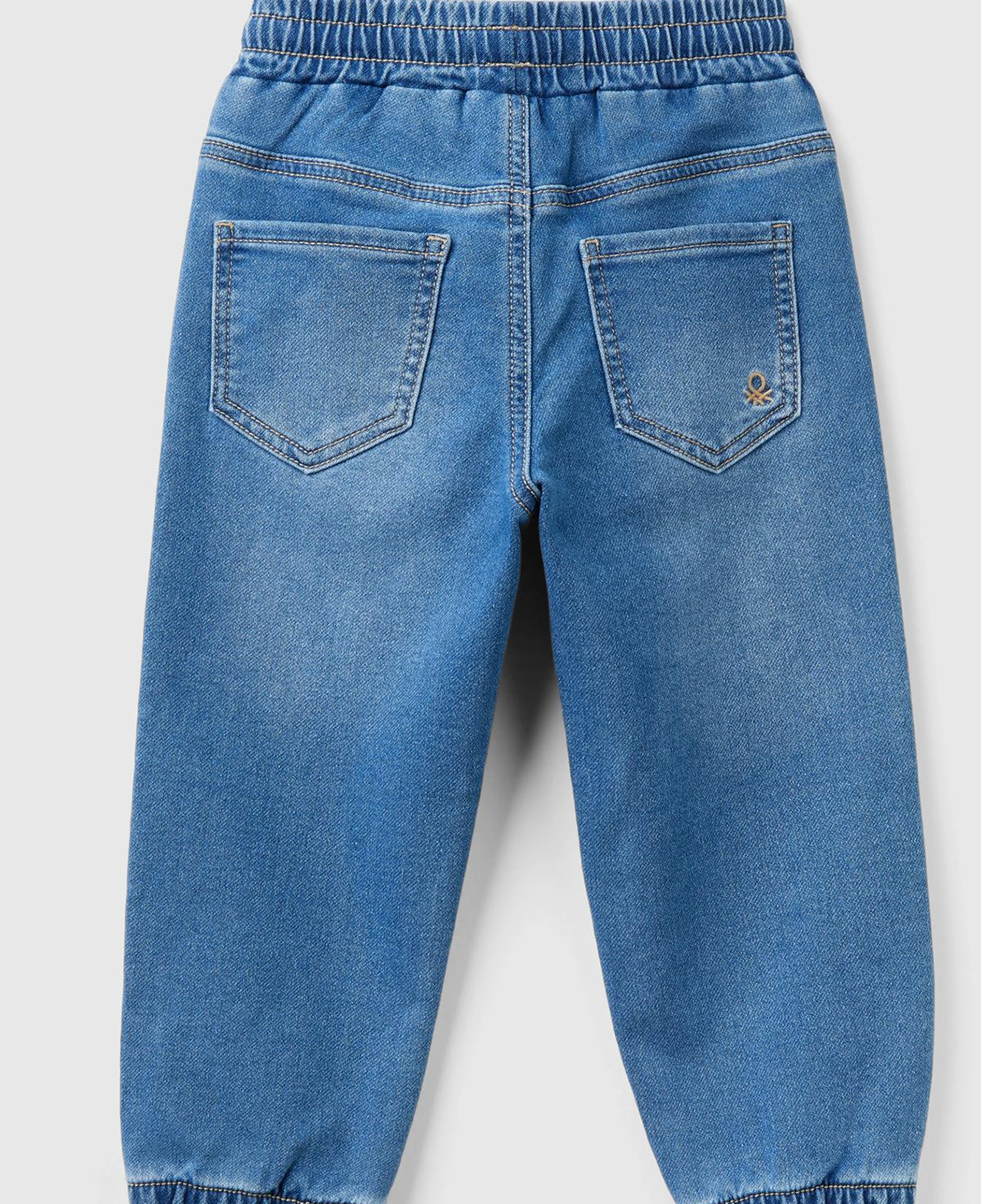 Erkek Çocuk Mavi Arka Cebi Logolu Lastik Paça Ağartılmış Denim Pantolon