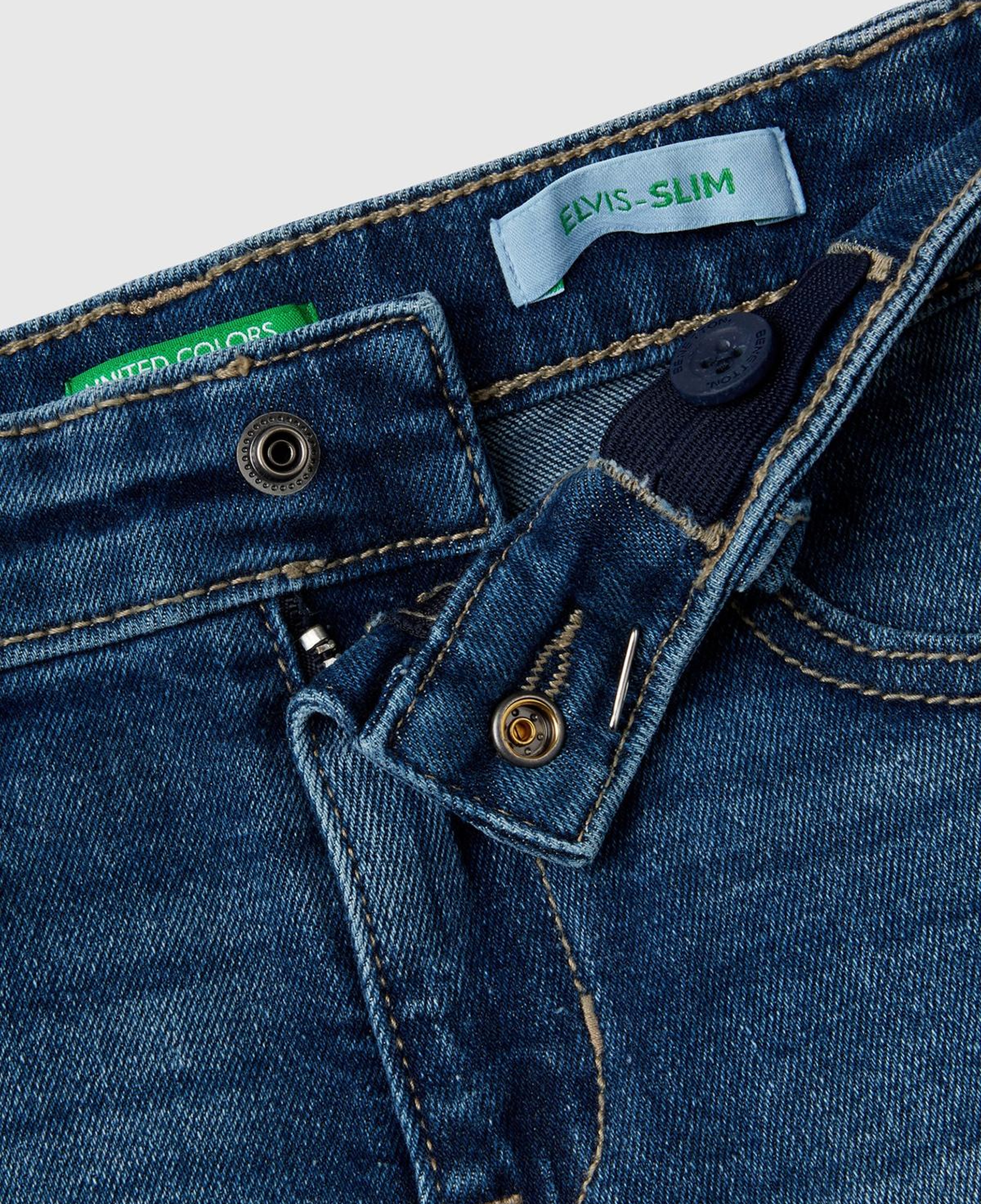 Erkek Çocuk Lacivert Önü Logo İşlemeli 5 Cepli Ağartılmış Denim Pantolon