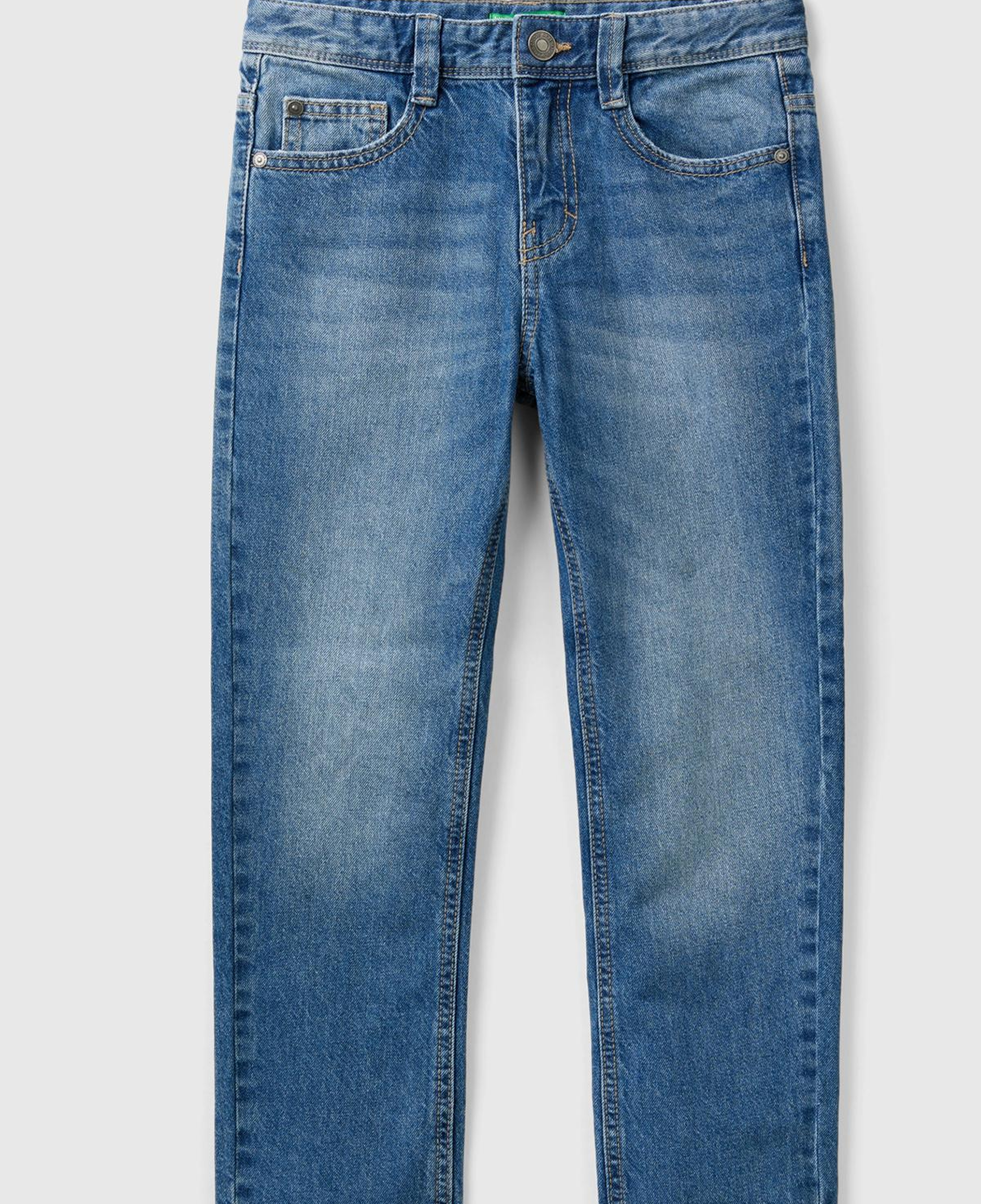 Erkek Çocuk Mavi Arkası Logo İşlemeli 5 Cepli Düz Kesim Denim Pantolon