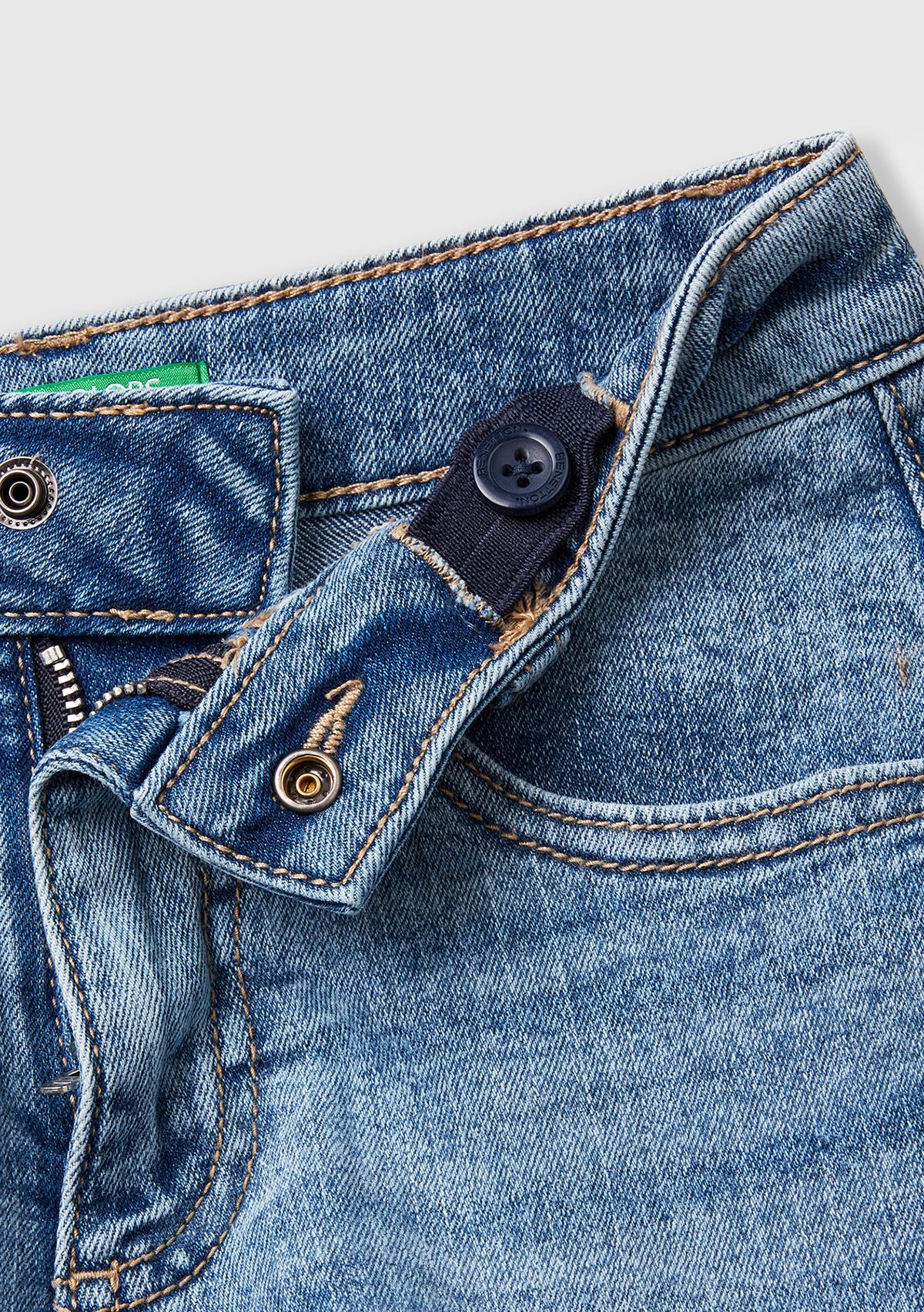 Kız Çocuk Mavi Taş Yıkama Logo İşlemeli Streç Denim Şort