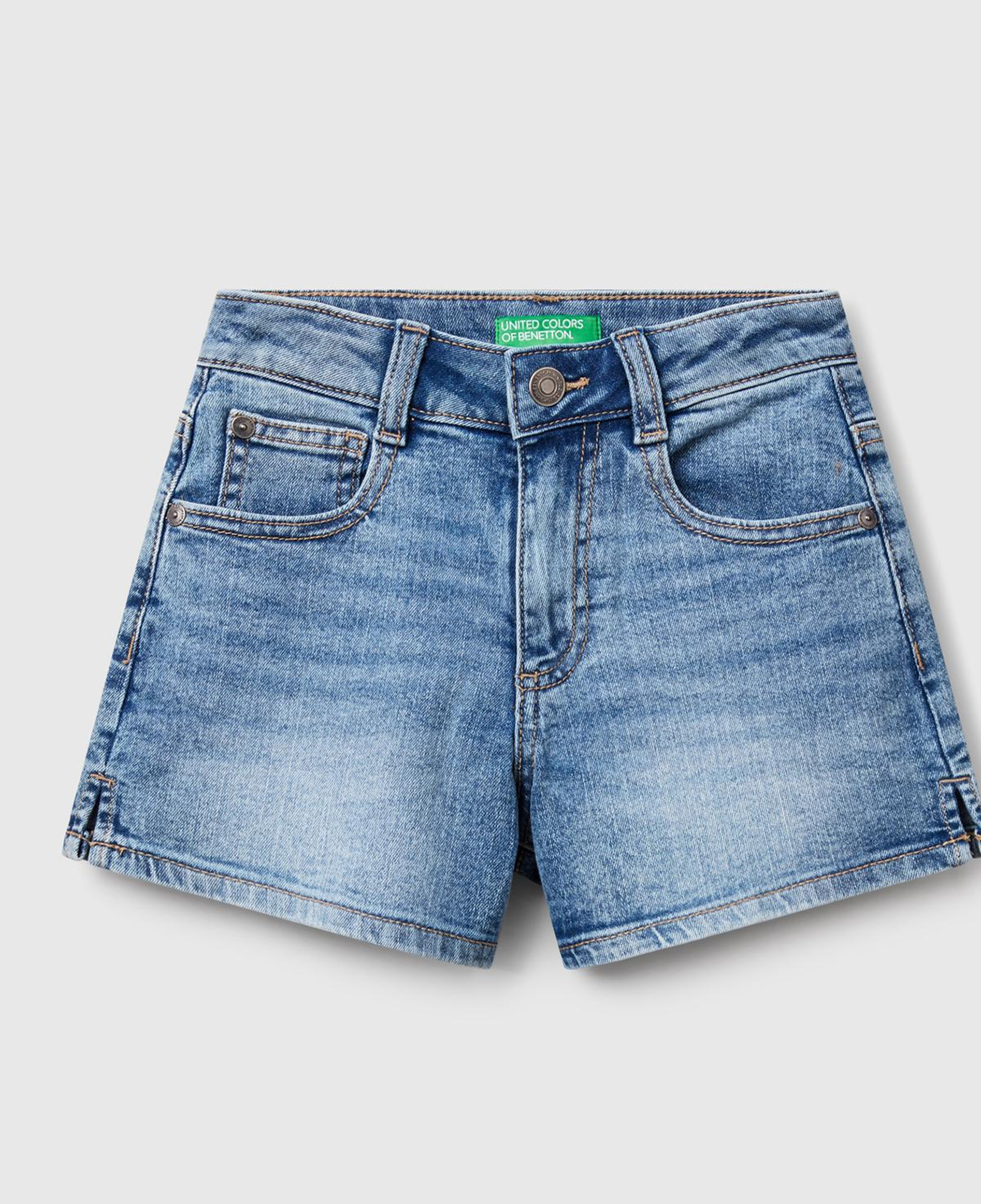 Kız Çocuk Mavi Taş Yıkama Logo İşlemeli Streç Denim Şort