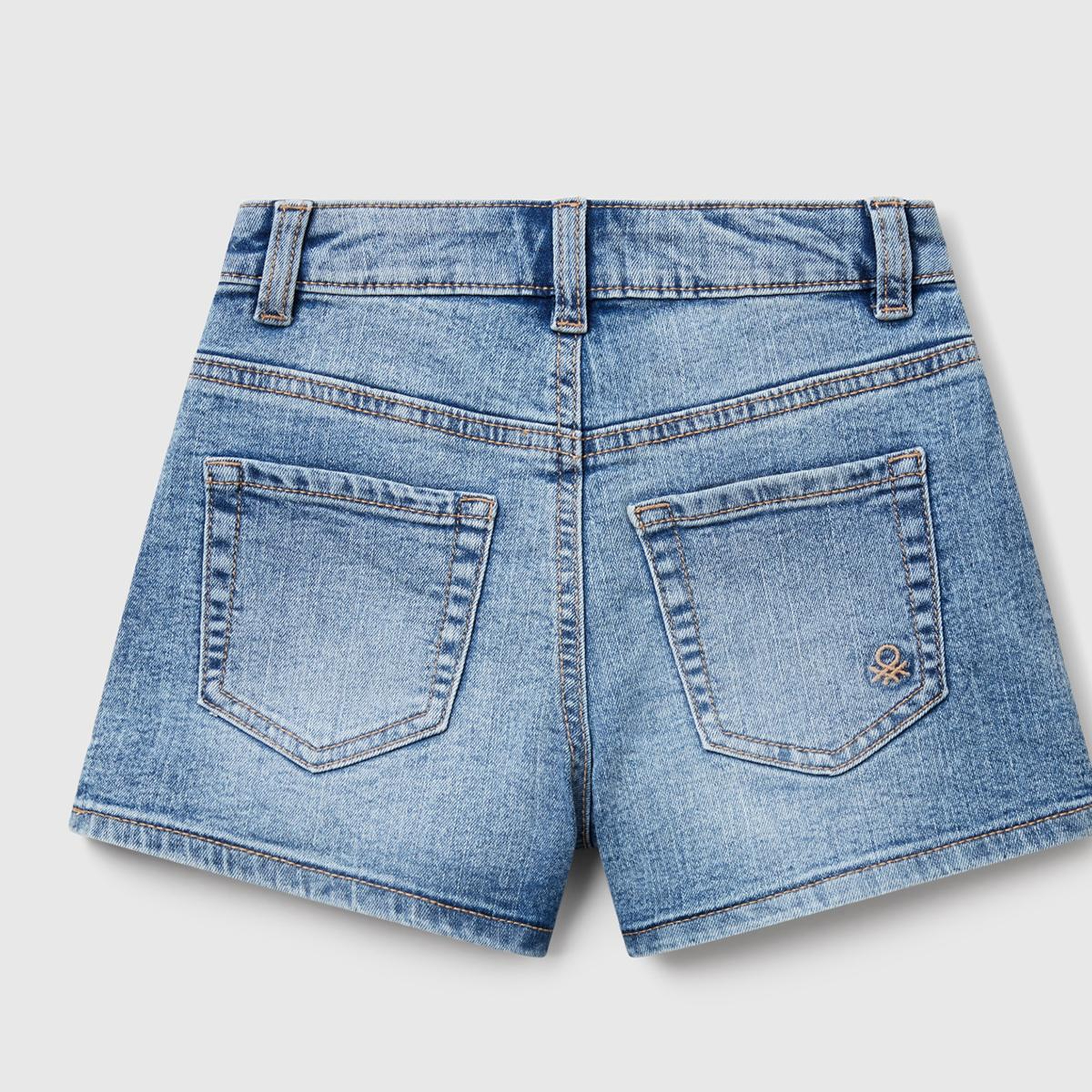 Kız Çocuk Mavi Taş Yıkama Logo İşlemeli Streç Denim Şort