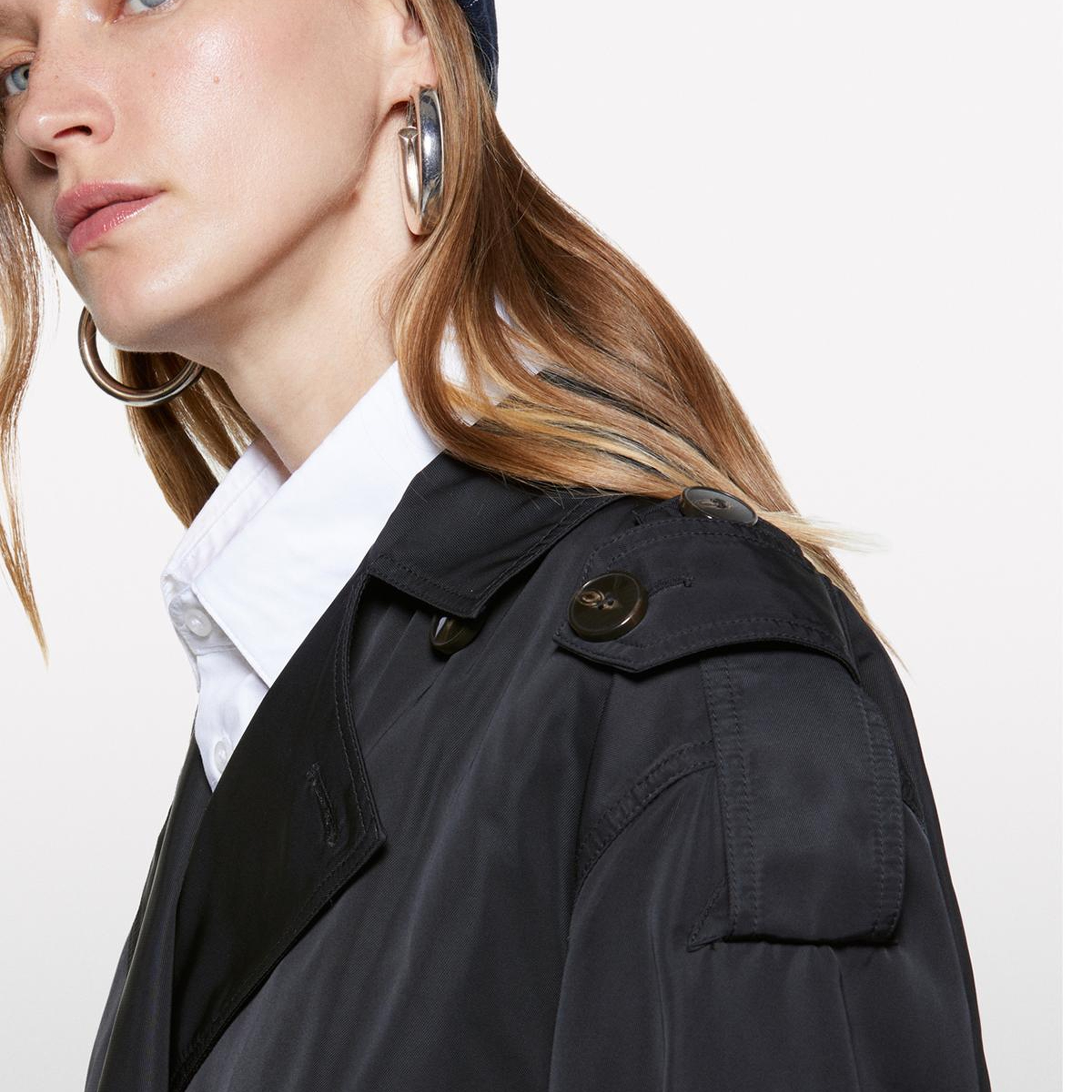 Kadın Siyah Kemerli Astarlı Manşetli Comfort Fit Midi Trençkot