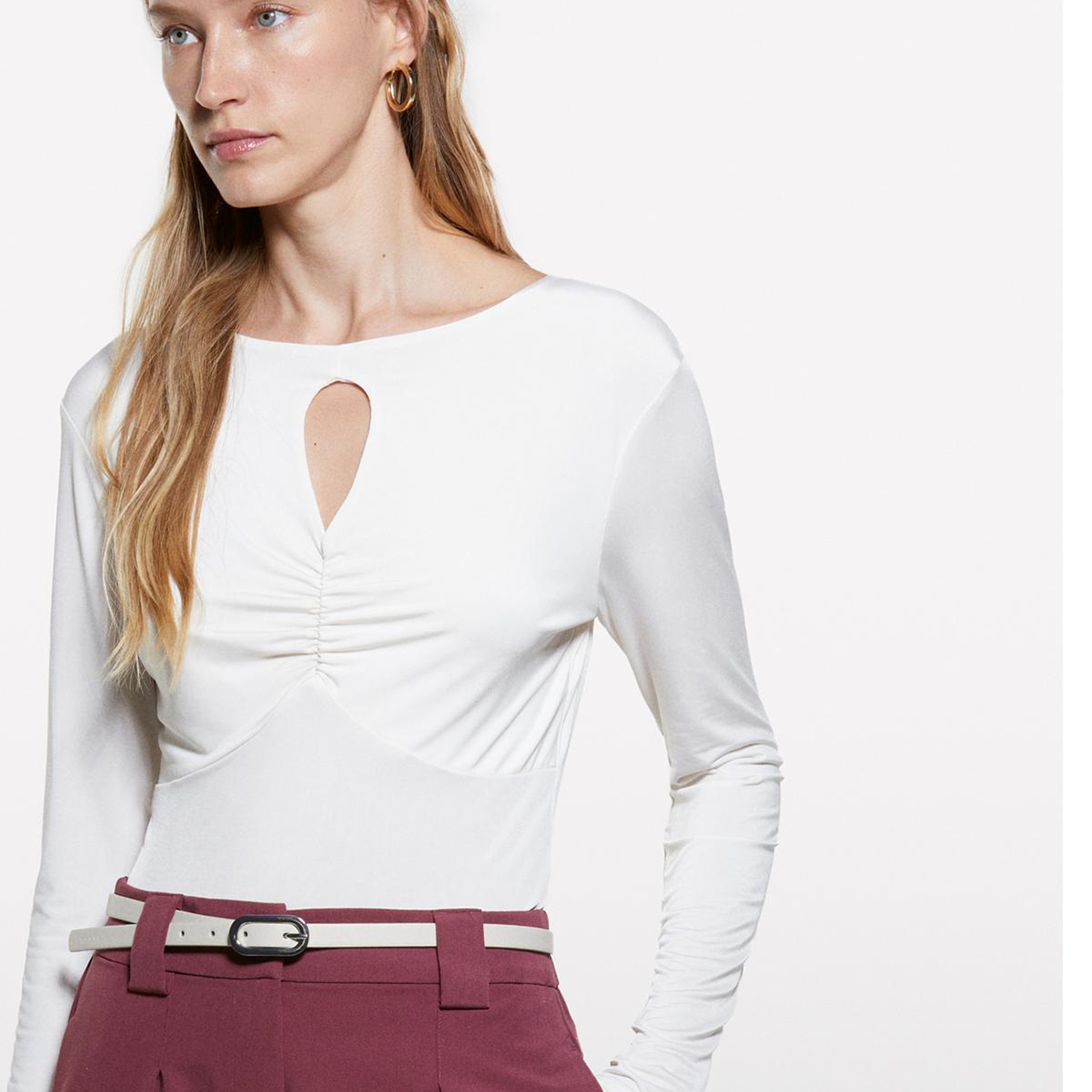 Kadın Krem Büzgü Ve Delik Detaylı Slim Fit Uzun Kollu T-Shirt
