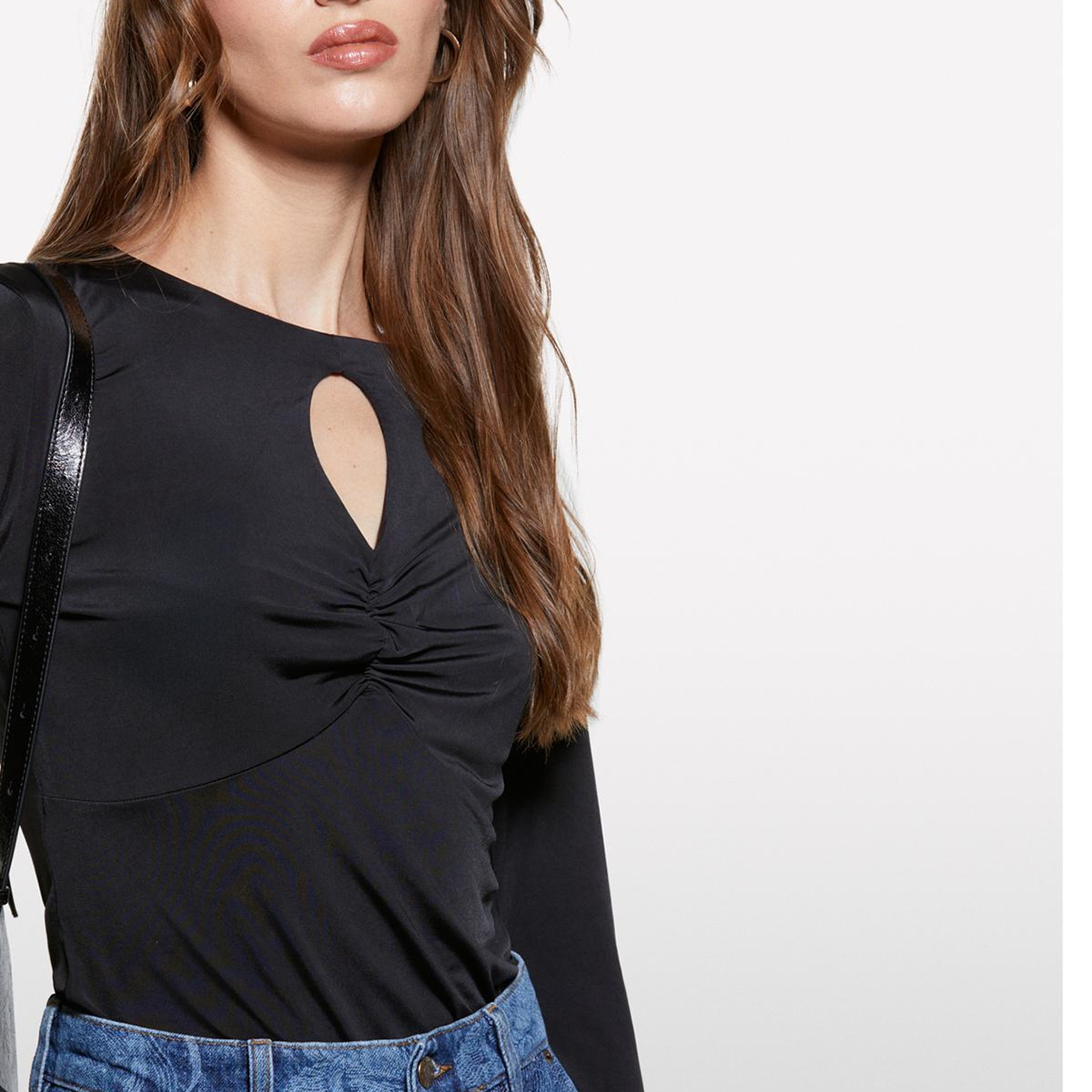 Kadın Siyah Büzgü Ve Delik Detaylı Slim Fit Uzun Kollu T-Shirt