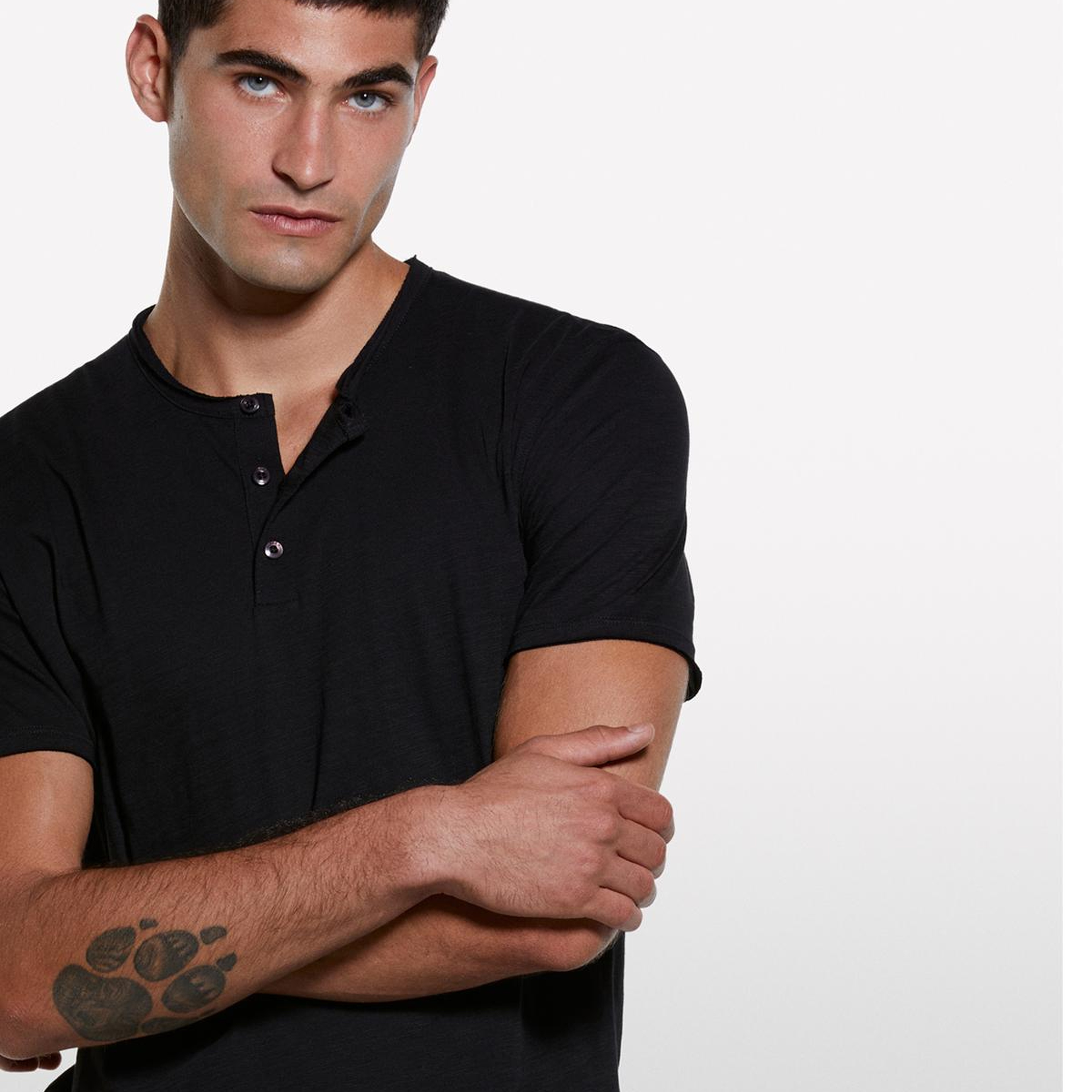 Erkek Siyah %100 Pamuk Düğmeli Bisiklet Yaka Slim Fit Slub T-Shirt