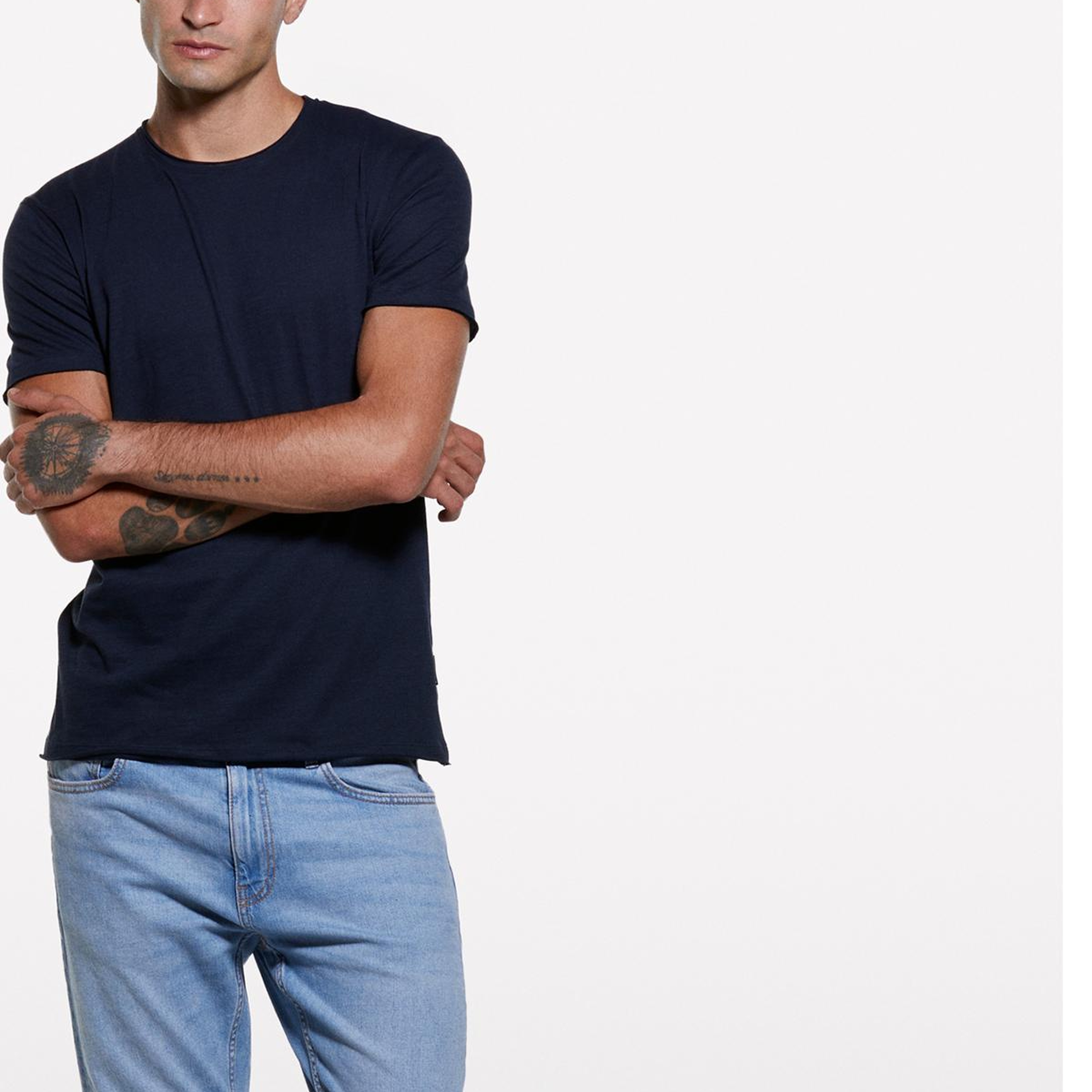 Erkek Koyu Mavi %100 Pamuk Bisiklet Yaka Slim Fit Slub T-Shirt