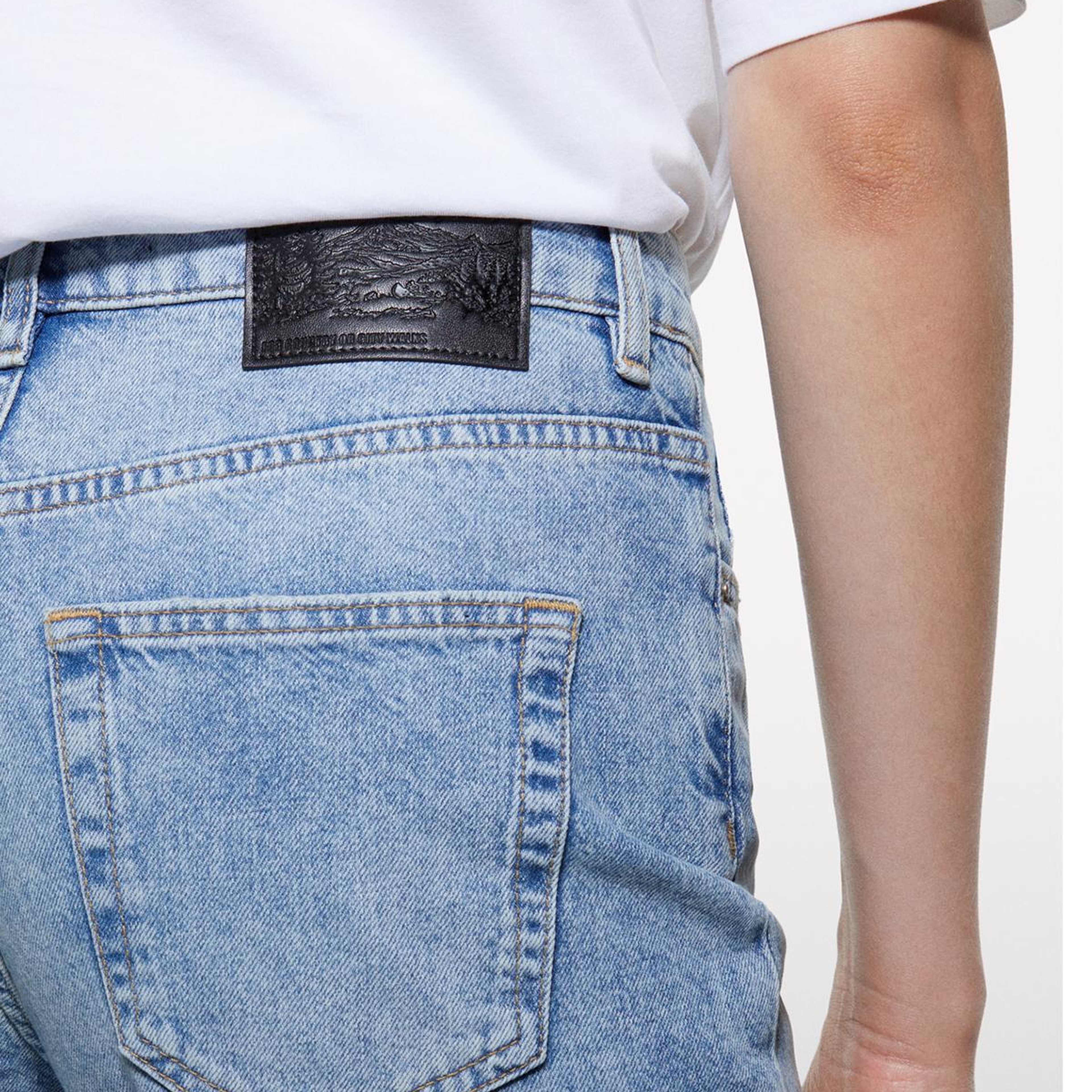 Kadın Açık Mavi %100 Pamuk Taş Yıkama Normal Bel Mom Fit Denim Pantolon