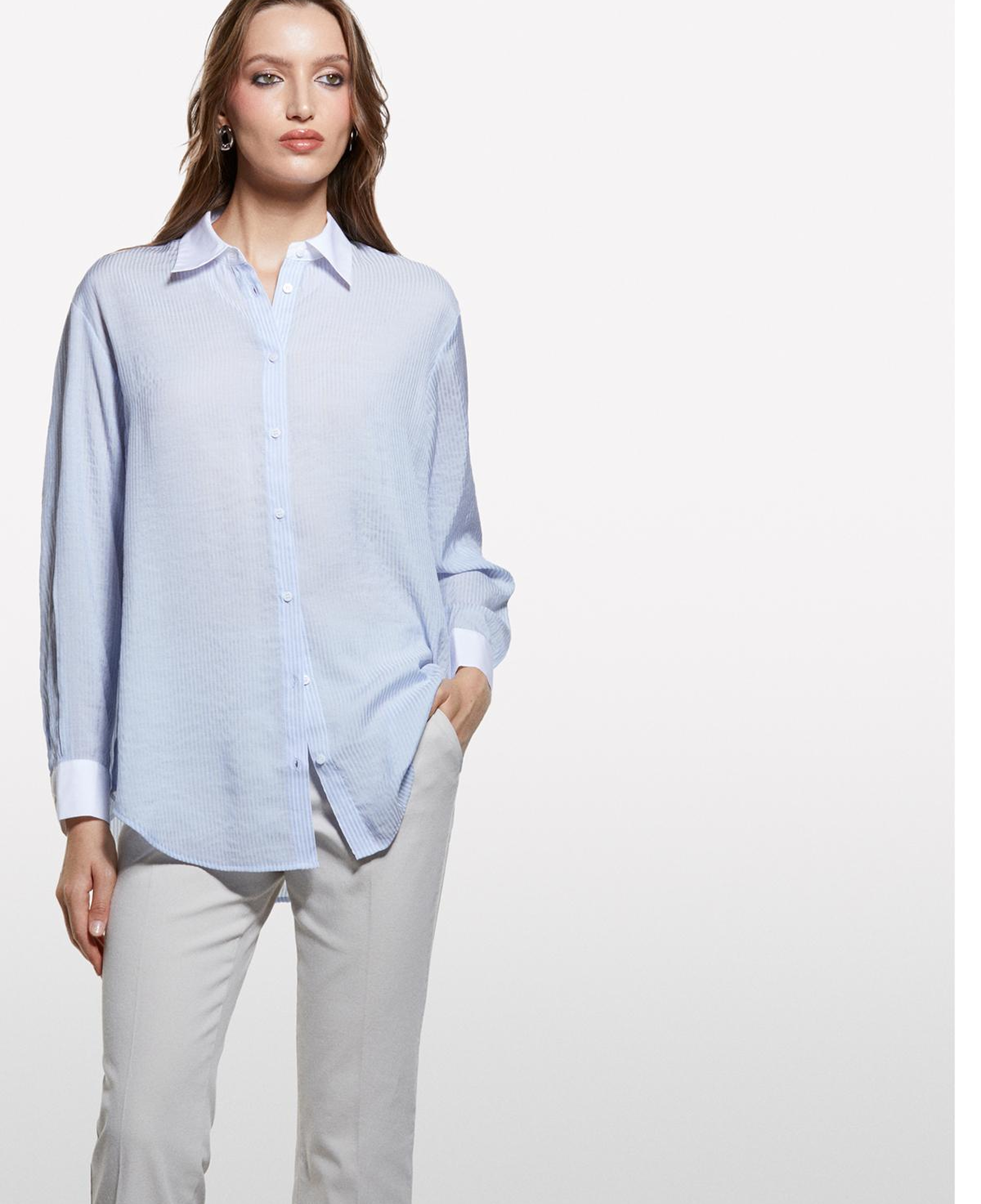 Kadın Açık Mavi Viskoz Karışımlı Çizgili Comfort Fit Gömlek