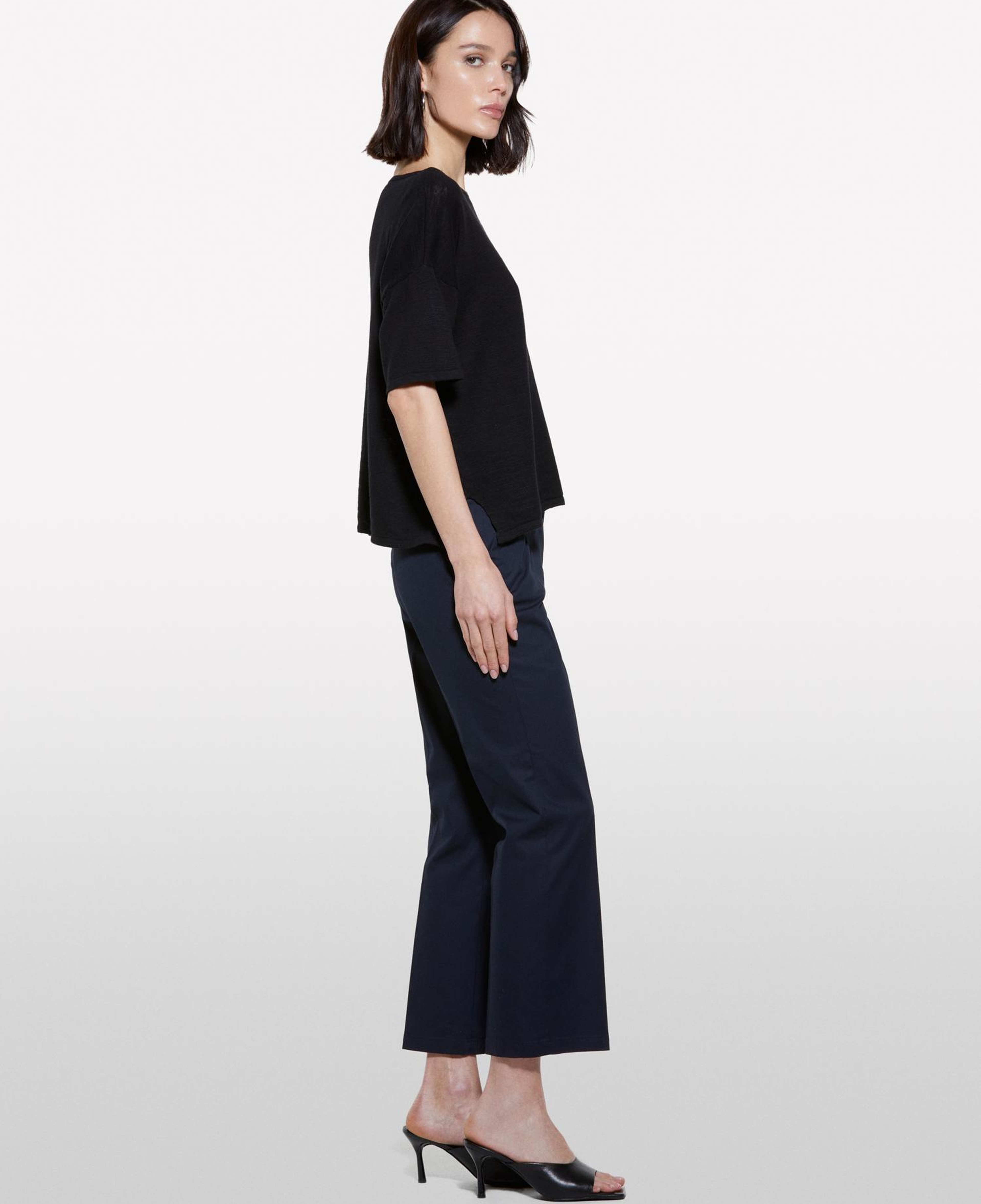 Kadın Siyah Keten Karışımlı Bisiklet Yaka Oversize T-Shirt