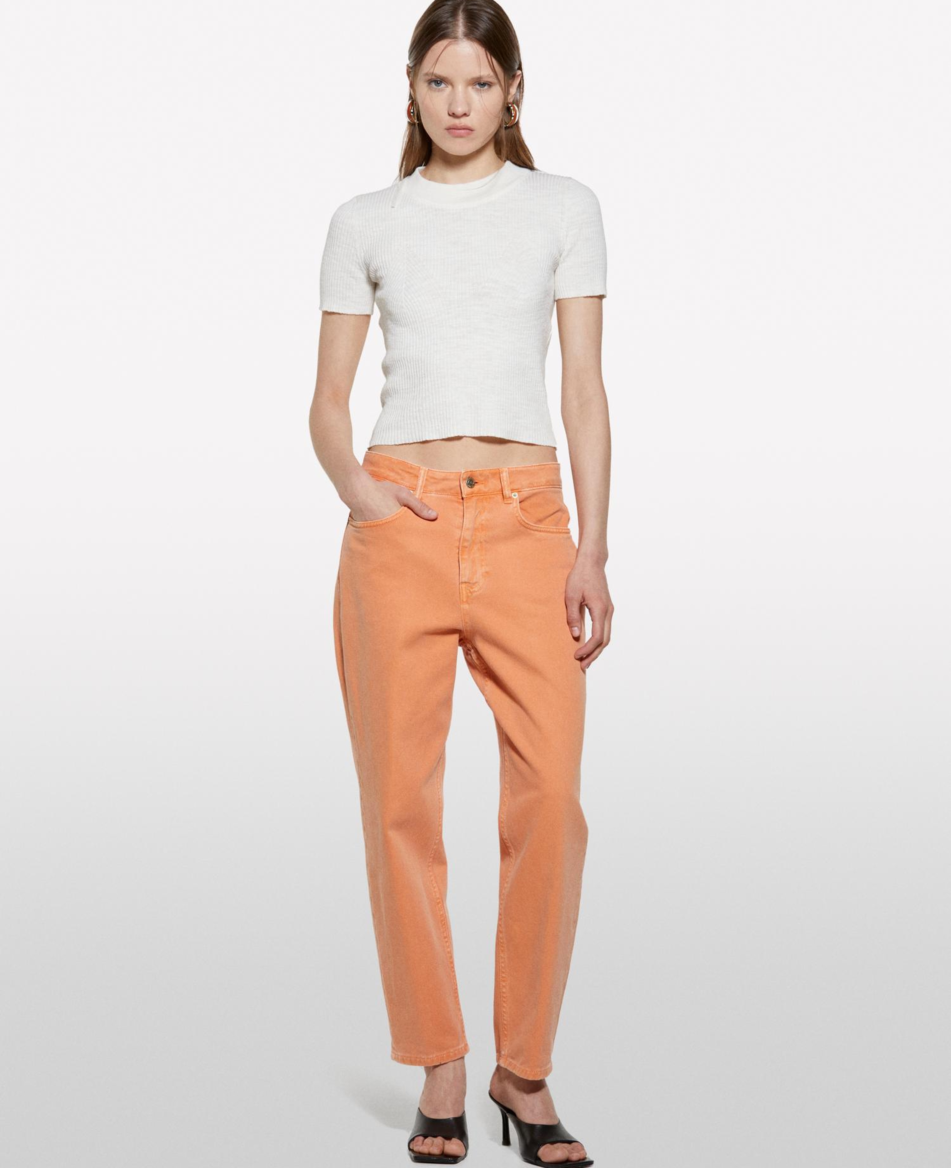 Kadın Kırık Beyaz Keten Karışımlı Slim Fit Kısa Kollu Kazak