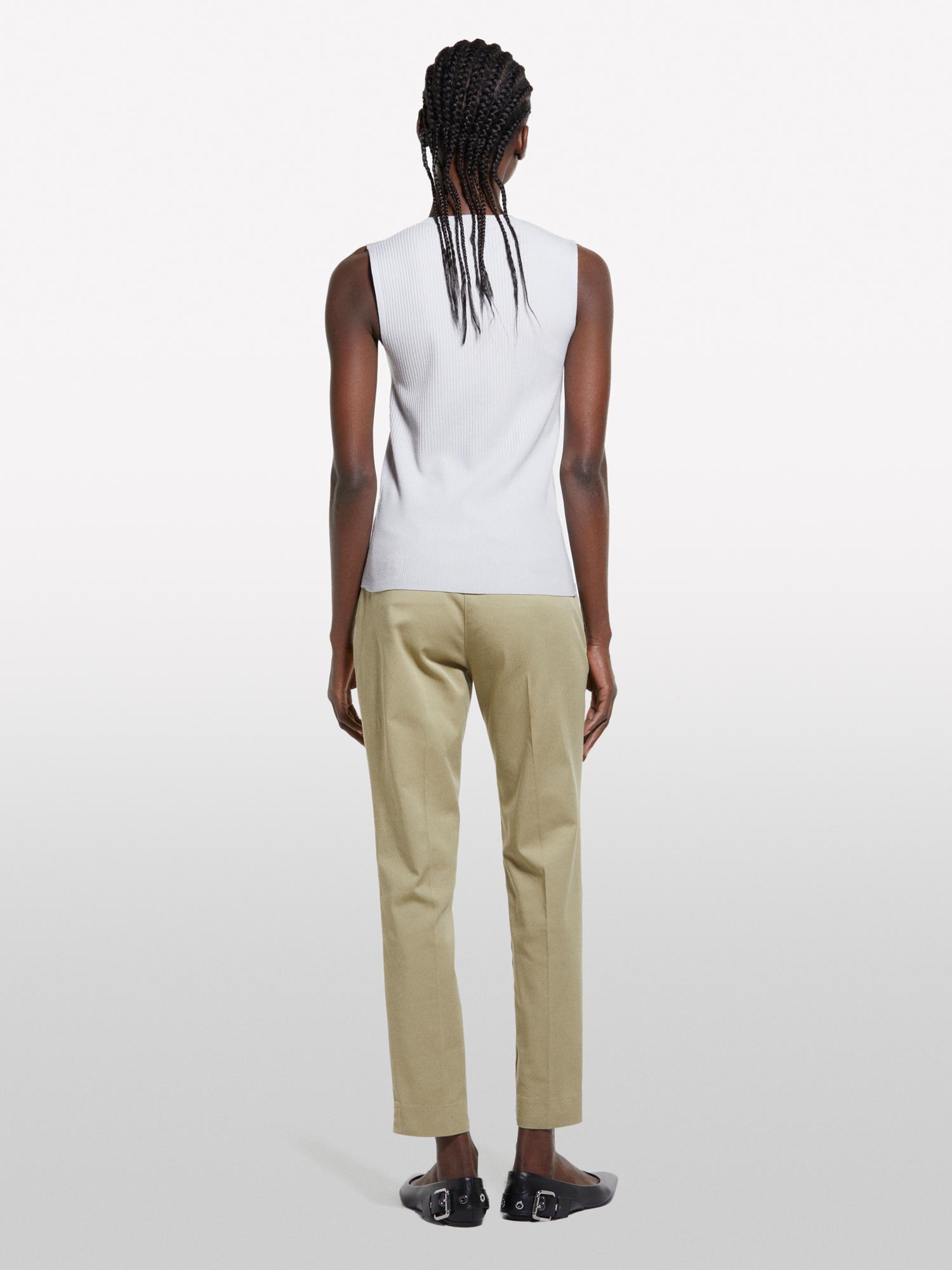 Kadın Gri Viskoz Karışımlı Kolsuz Slim Fit Triko Bluz